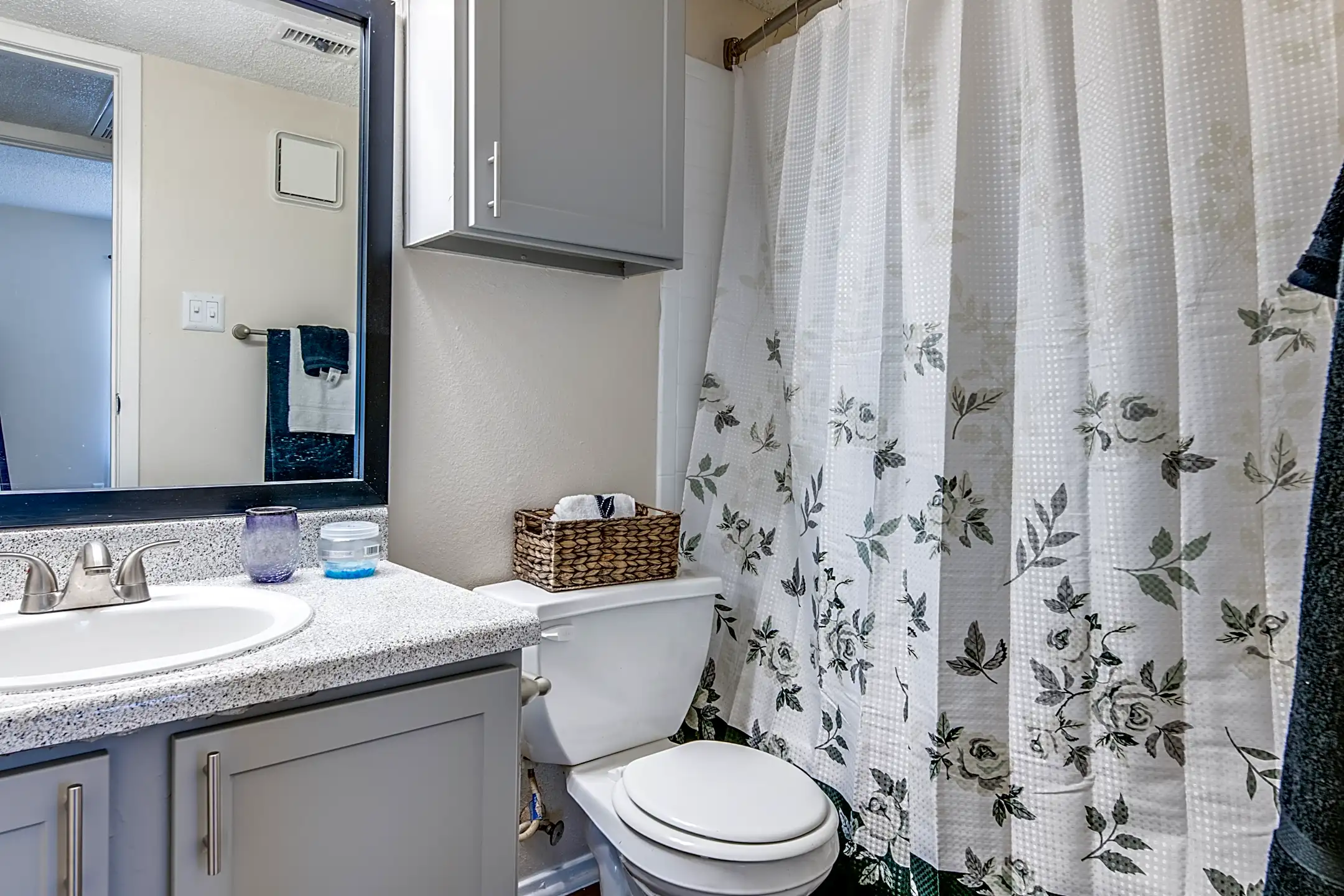 Cobble Hill 6050 Oakland Hills Dr Fort Worth, TX Apartments for