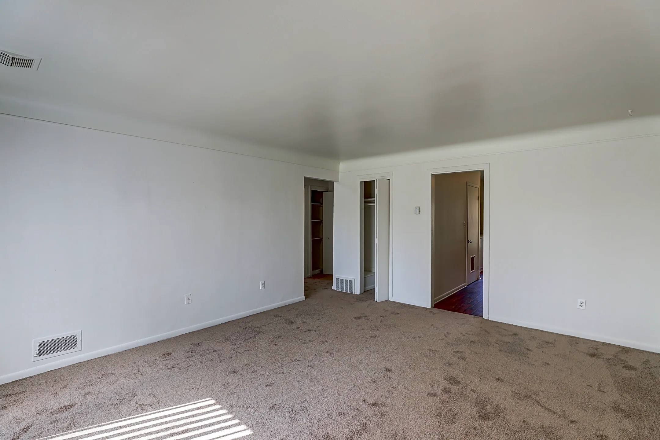 Living Room - Campbell Row Apartments - Royal Oak, MI