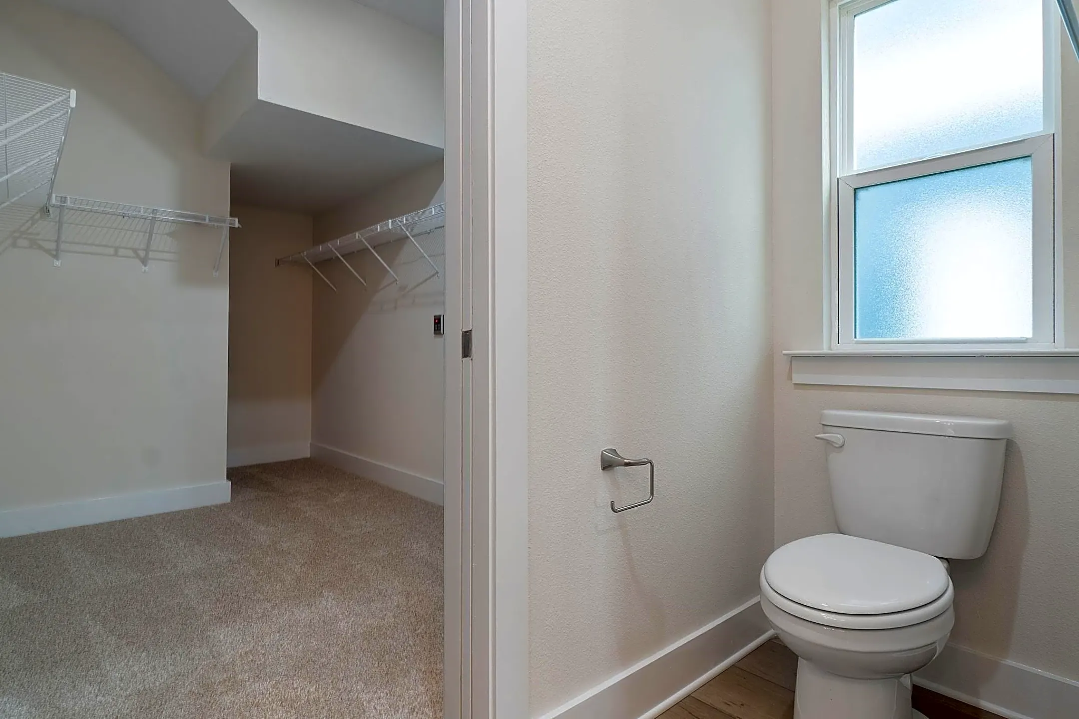 Bathroom - 701 N A St - Pensacola, FL