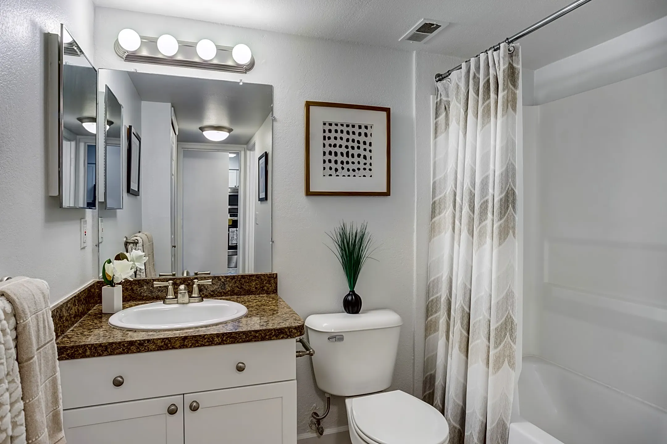 Bathroom - Laurel Valley - Sterling Heights, MI