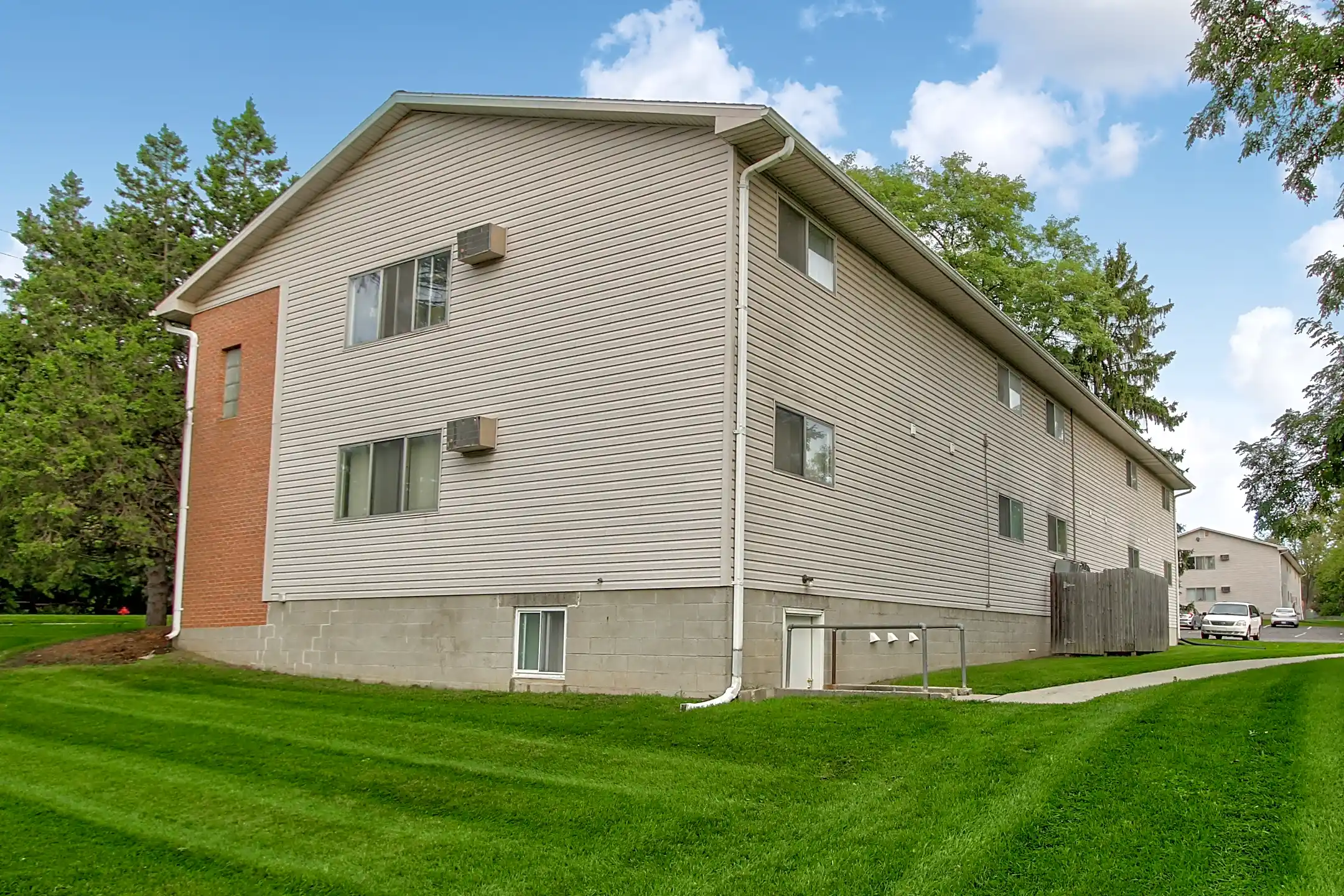 Meridian Apartments 5890 Marsh Rd Haslett, MI Apartments for Rent