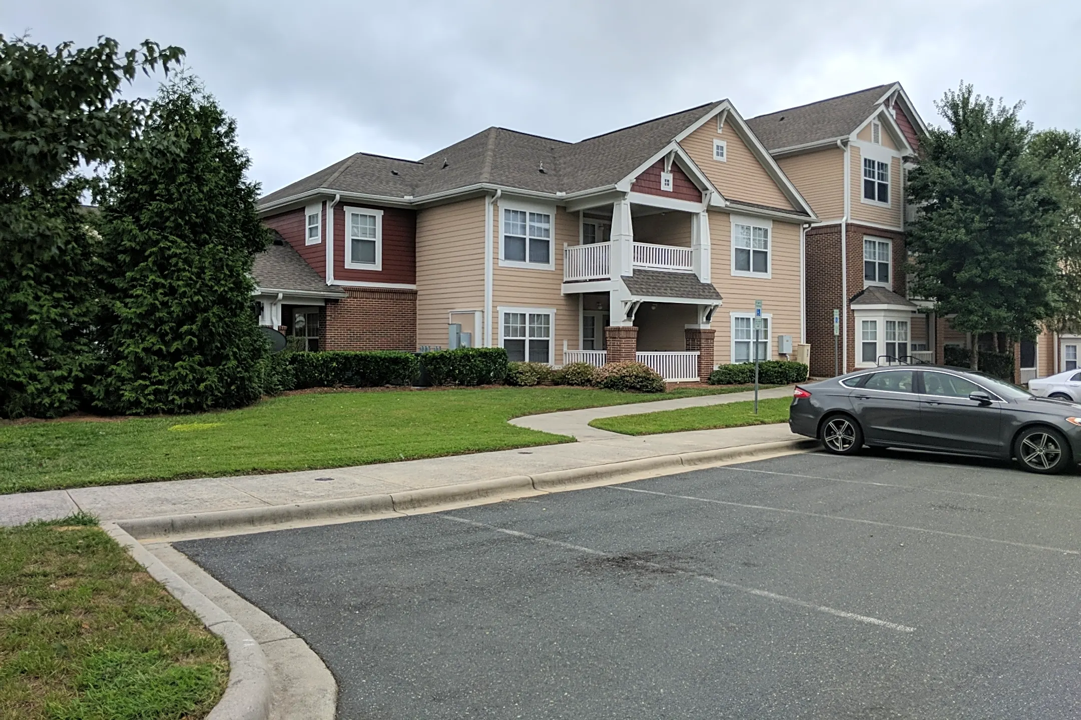 Springfield Gardens Apartments - Charlotte, NC 28227