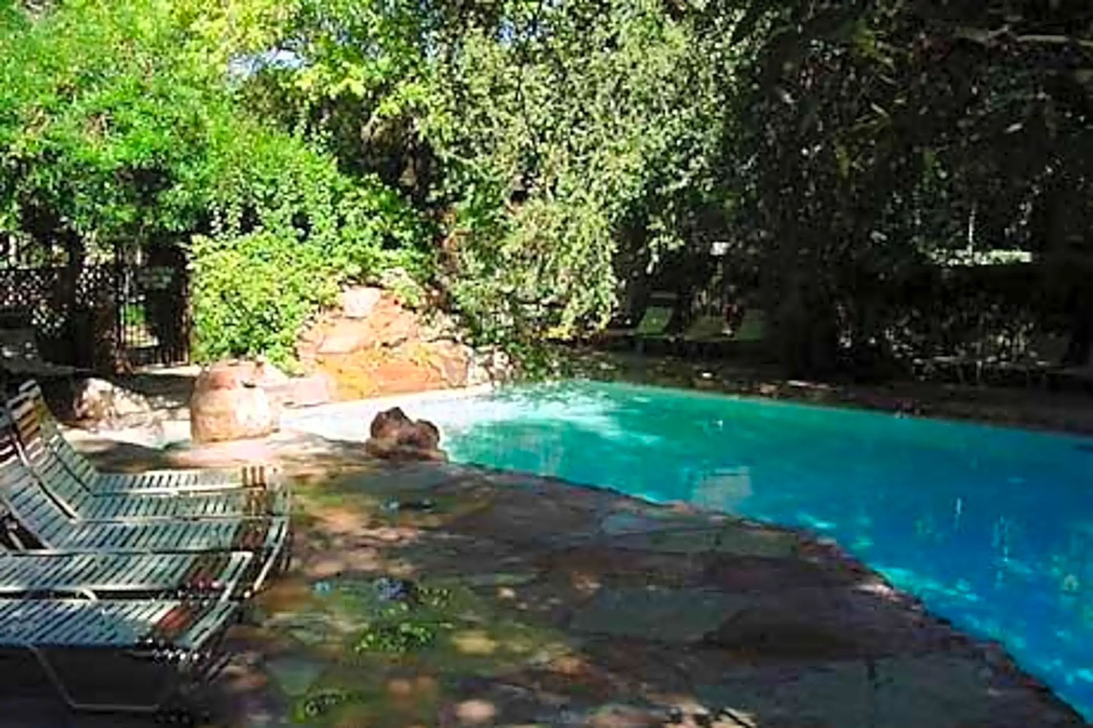 Fountains in the Green 3019 N 14th St Phoenix, AZ Apartments for