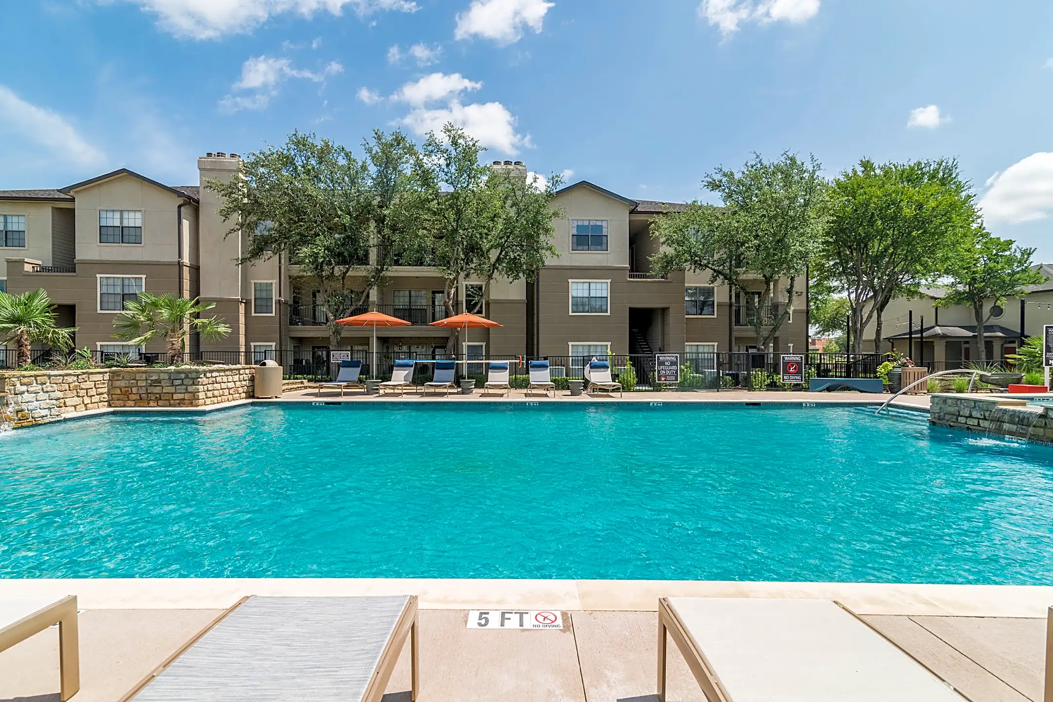 Stoneleigh Apartments Irving