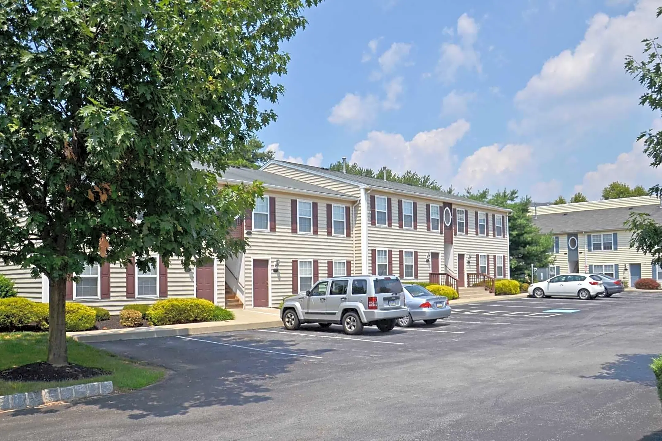 Building - The Fairways Apartments & Townhomes - Thorndale, PA