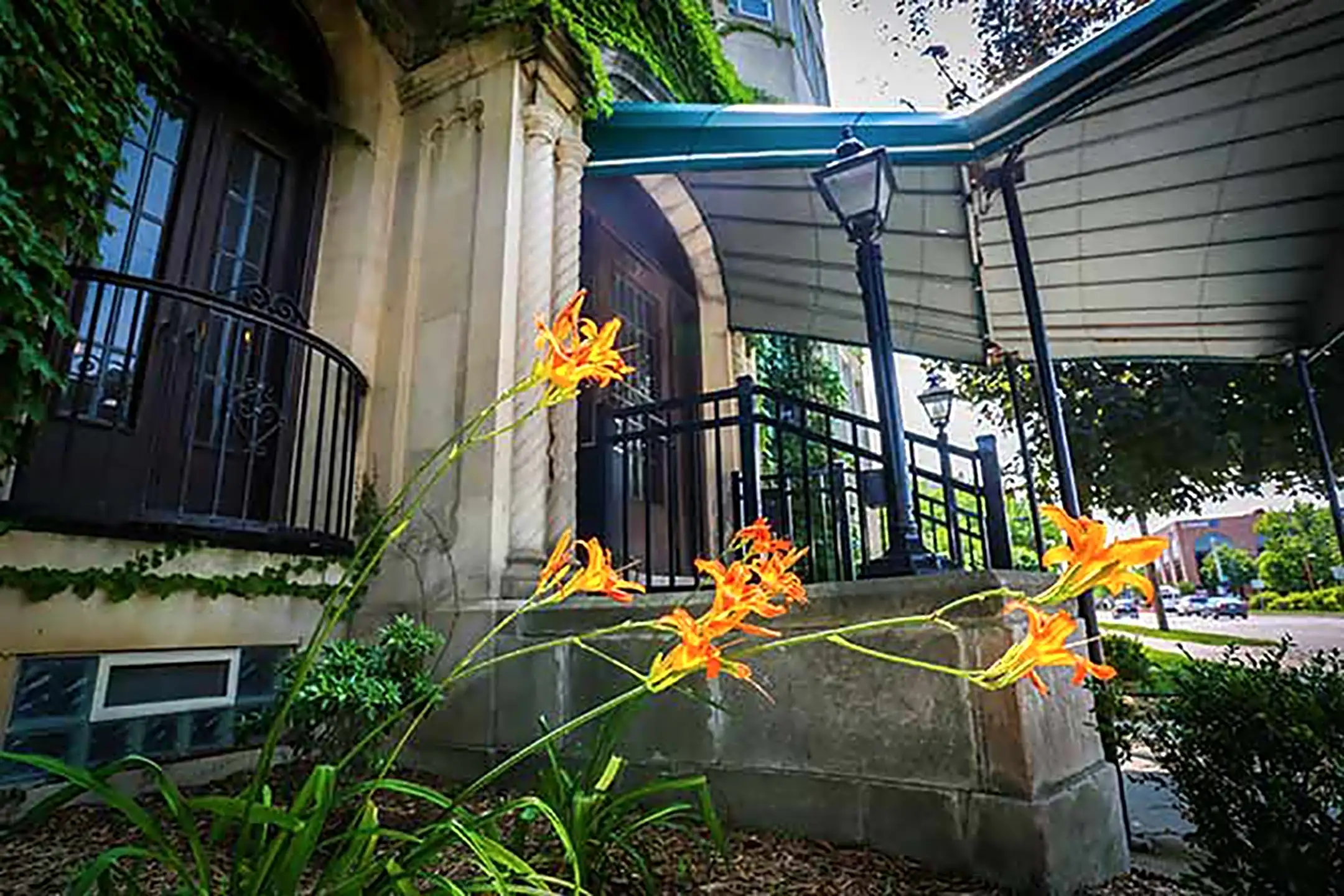 Sylvester Manor Flint, MI 48502