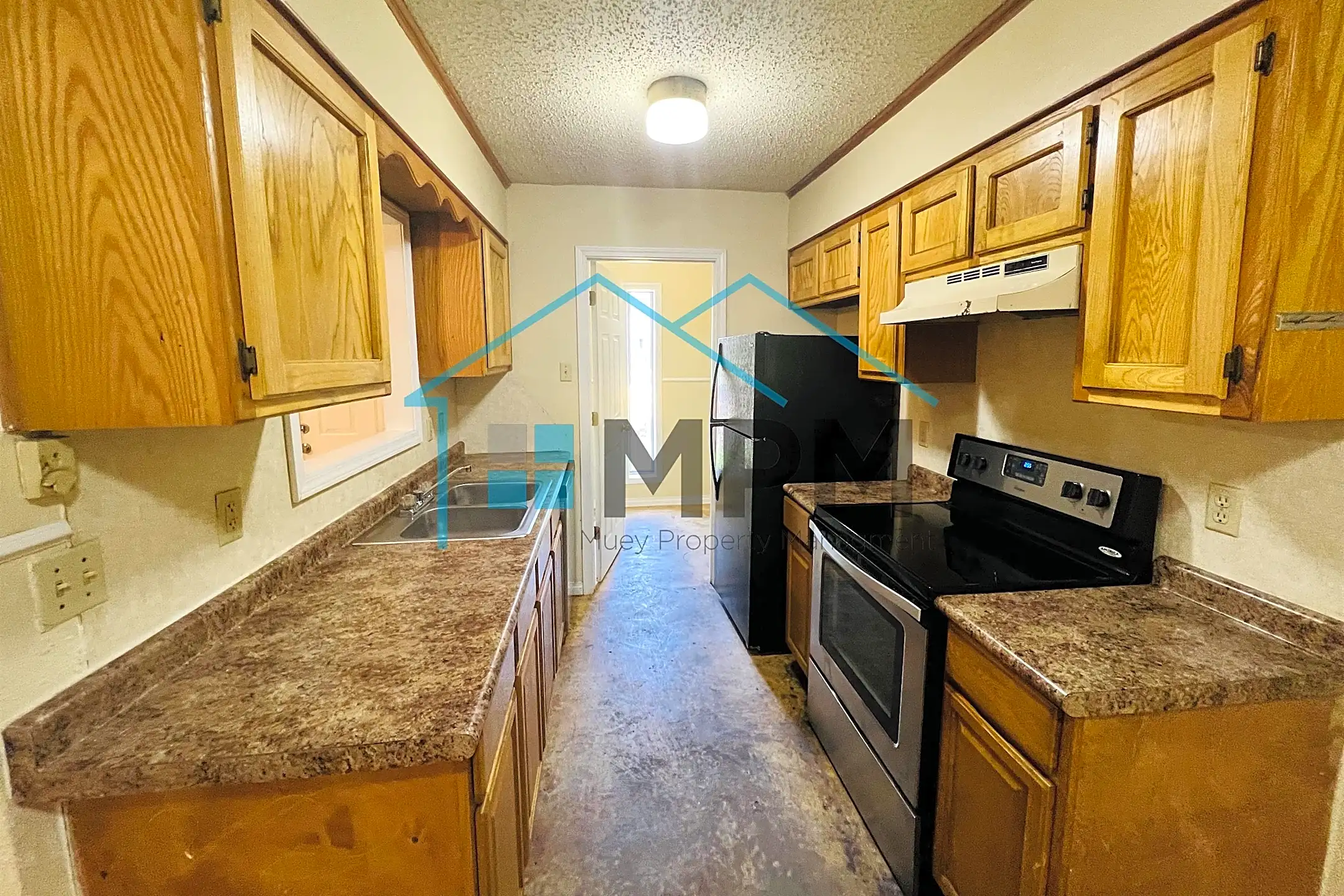 Kitchen - 304 Woodale Dr - Monroe, LA