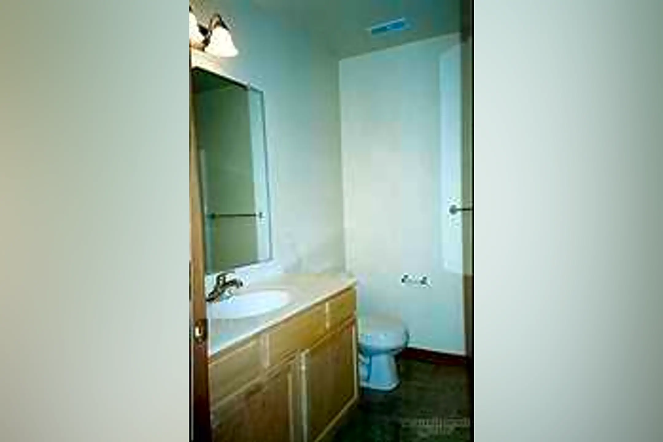 Bathroom - Winchester Apartments - Perrysburg, OH