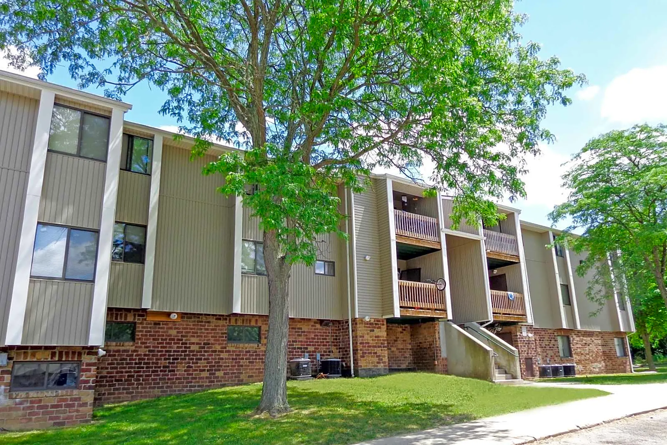 Lilac Hills Apartments - Kalamazoo, MI 49006