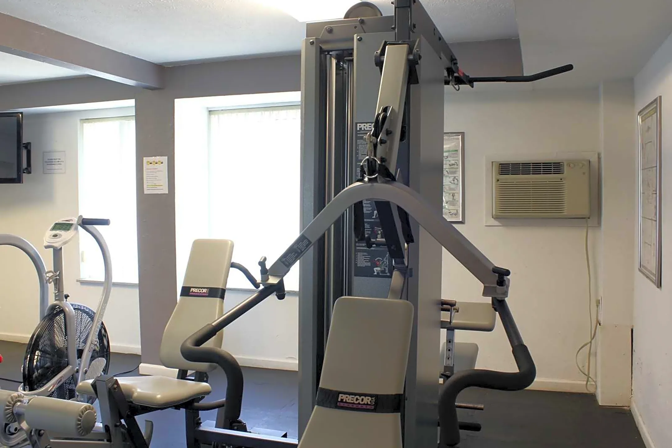 Fitness Weight Room - Executive Towers And Gardens Apartments - Cleveland, OH