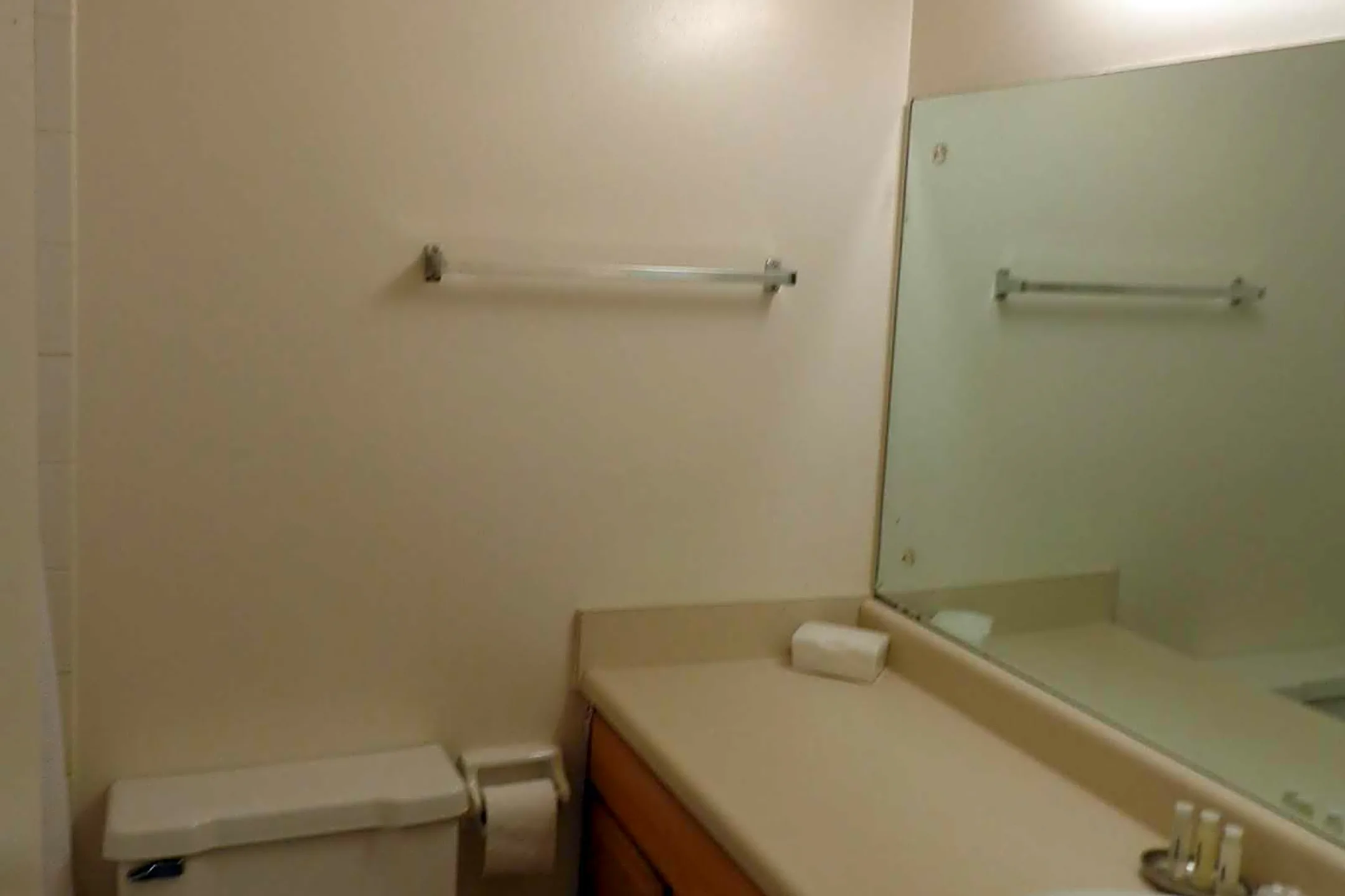 Bathroom - Riverside Terrace - Cincinnati, OH