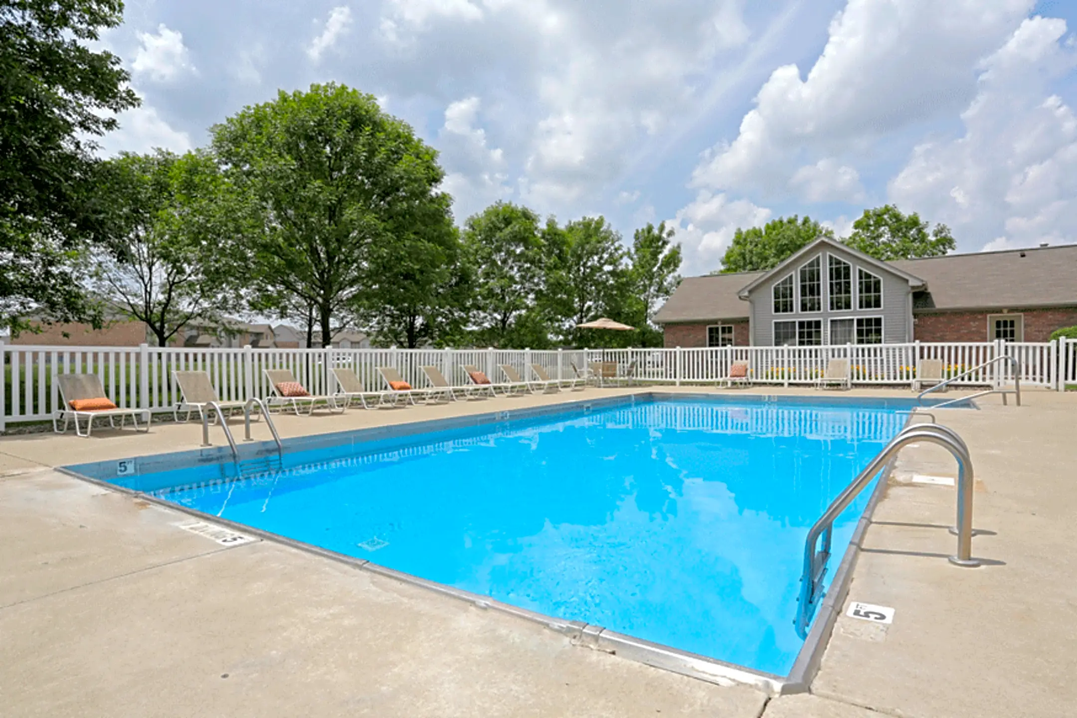 Knoxville Pointe Apartments Dunlap, IL 61525