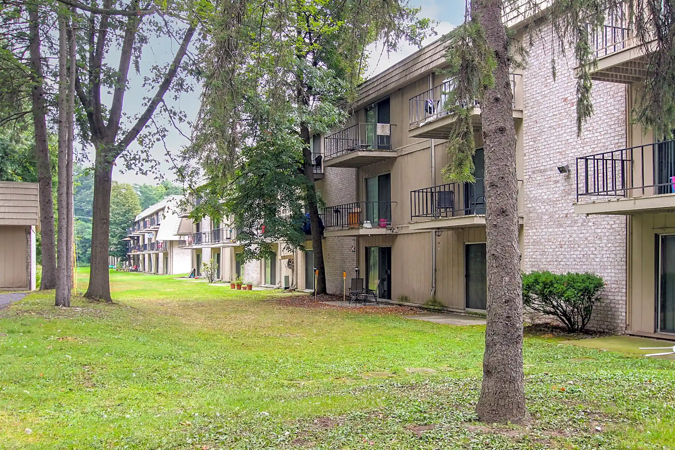 Woodcrest Apartments Westland, MI 48185