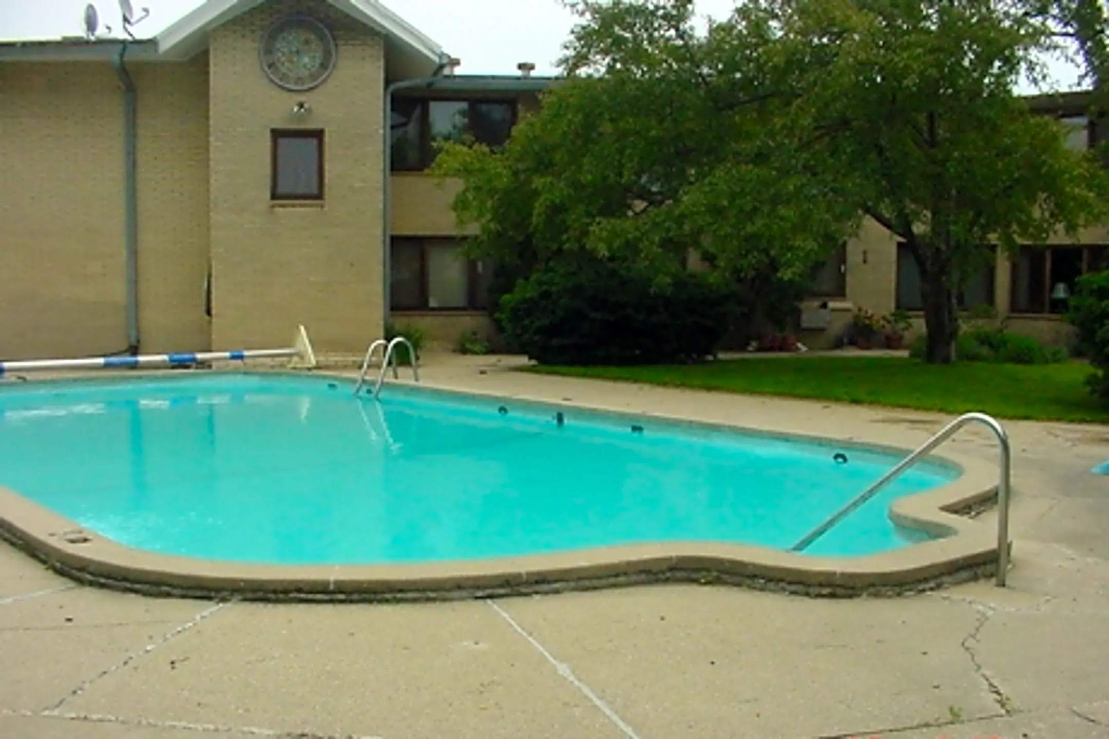 Imperial Apartments 6780 W Appleton Ave Milwaukee, WI Apartments