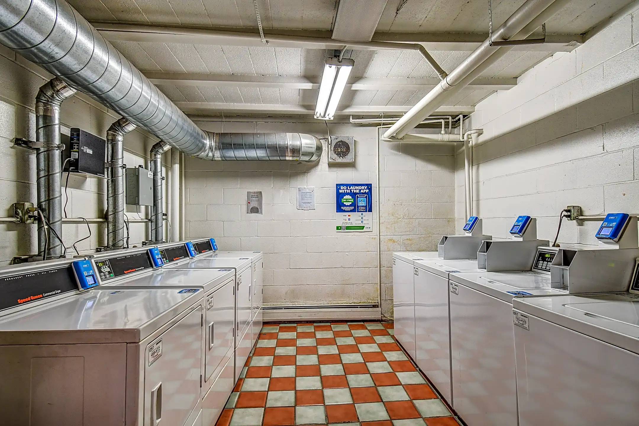 Cardinal Apartments 808 W Riverside Ave Muncie, IN Apartments for