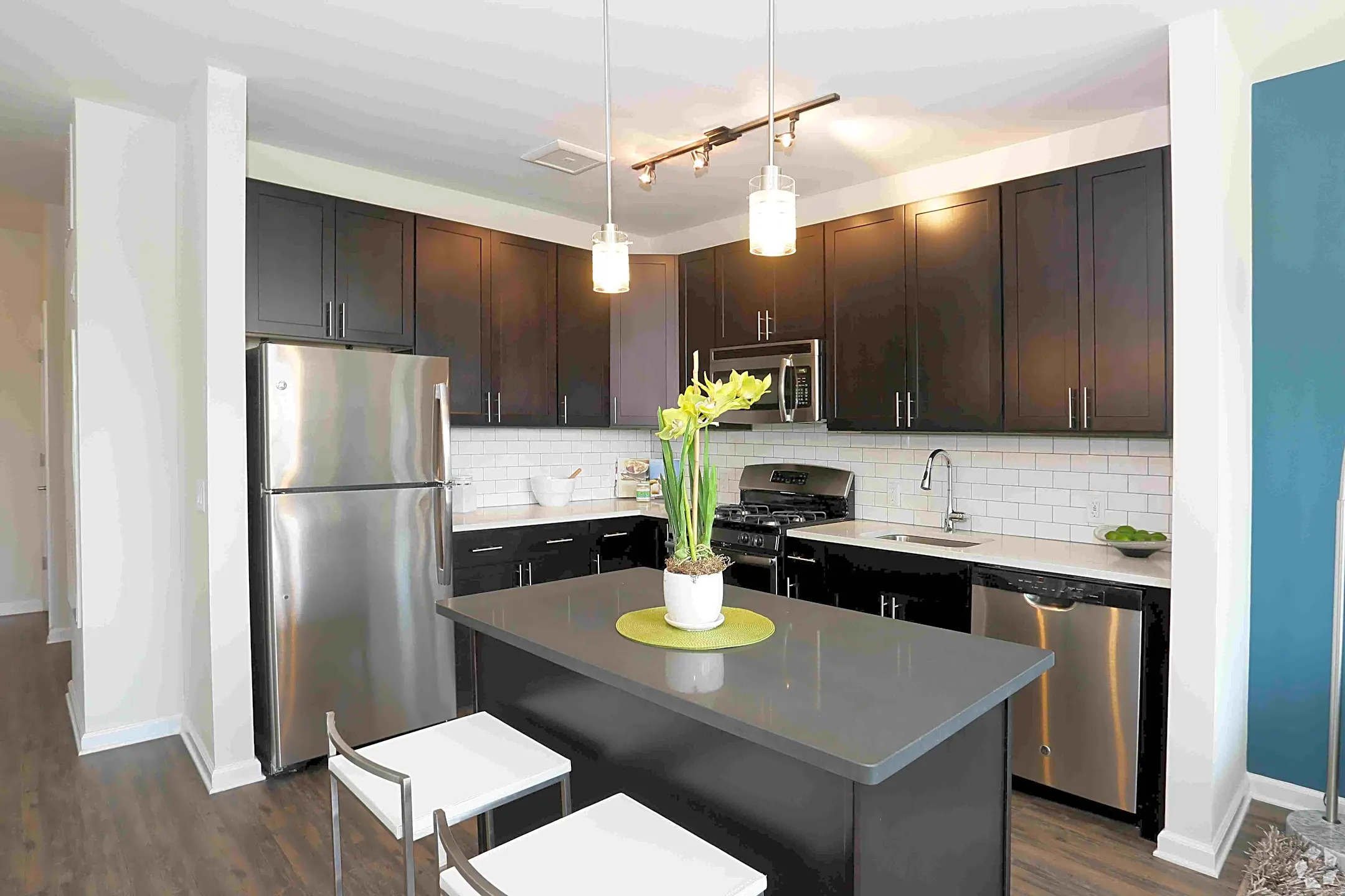 Kitchen - The Allure Mineola - Mineola, NY