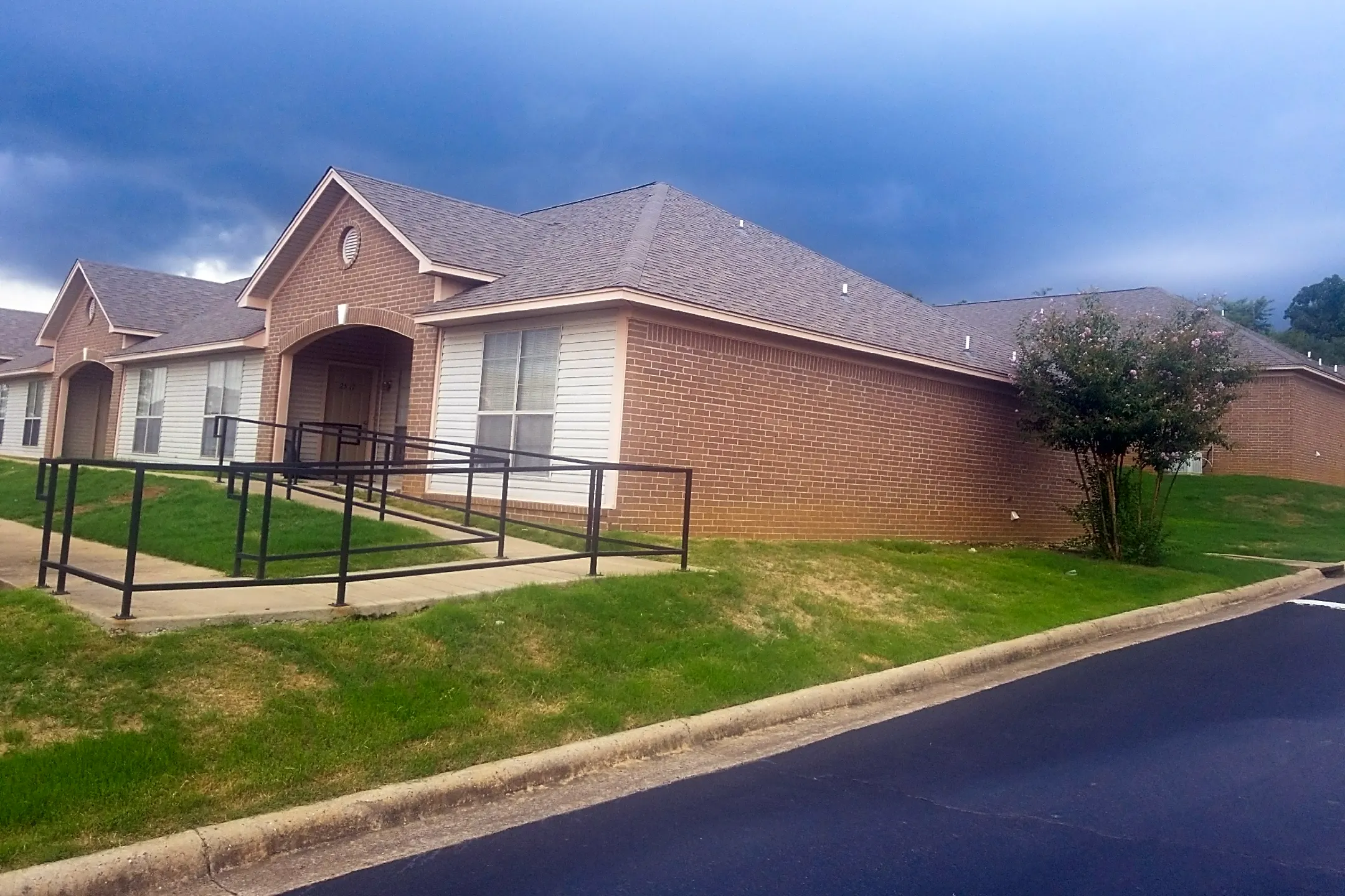 June Beene Garden Apartments Conway, AR 72032