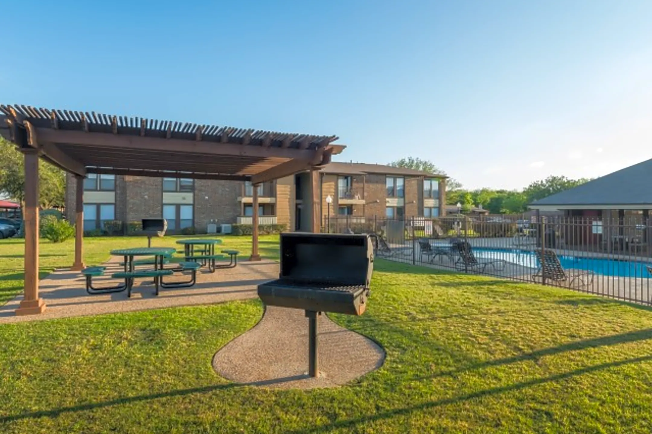 8500 Harwood Luxury Apartment Homes - North Richland Hills, TX