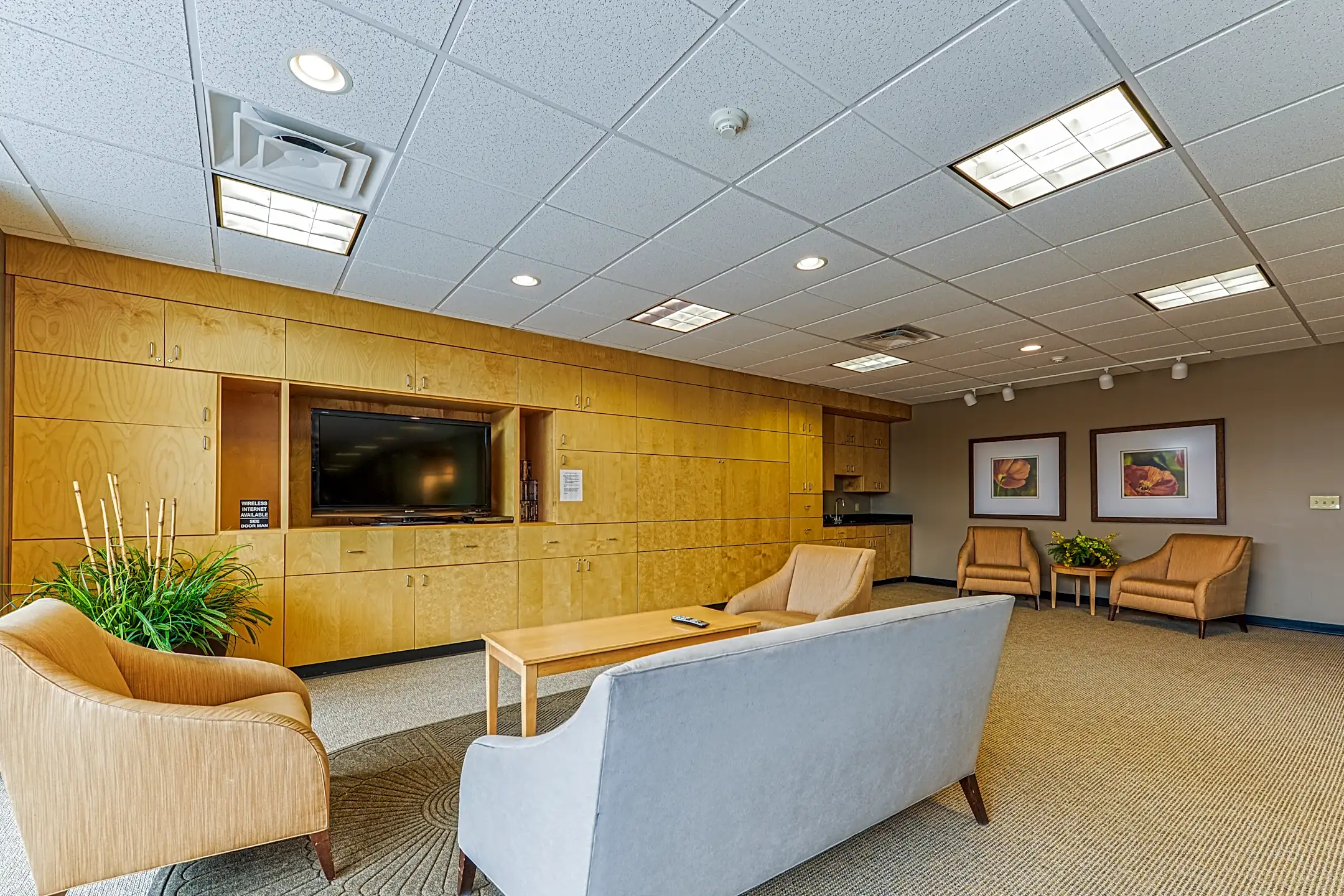 Governor's Manor Apartments 2100 E High St Springfield, OH