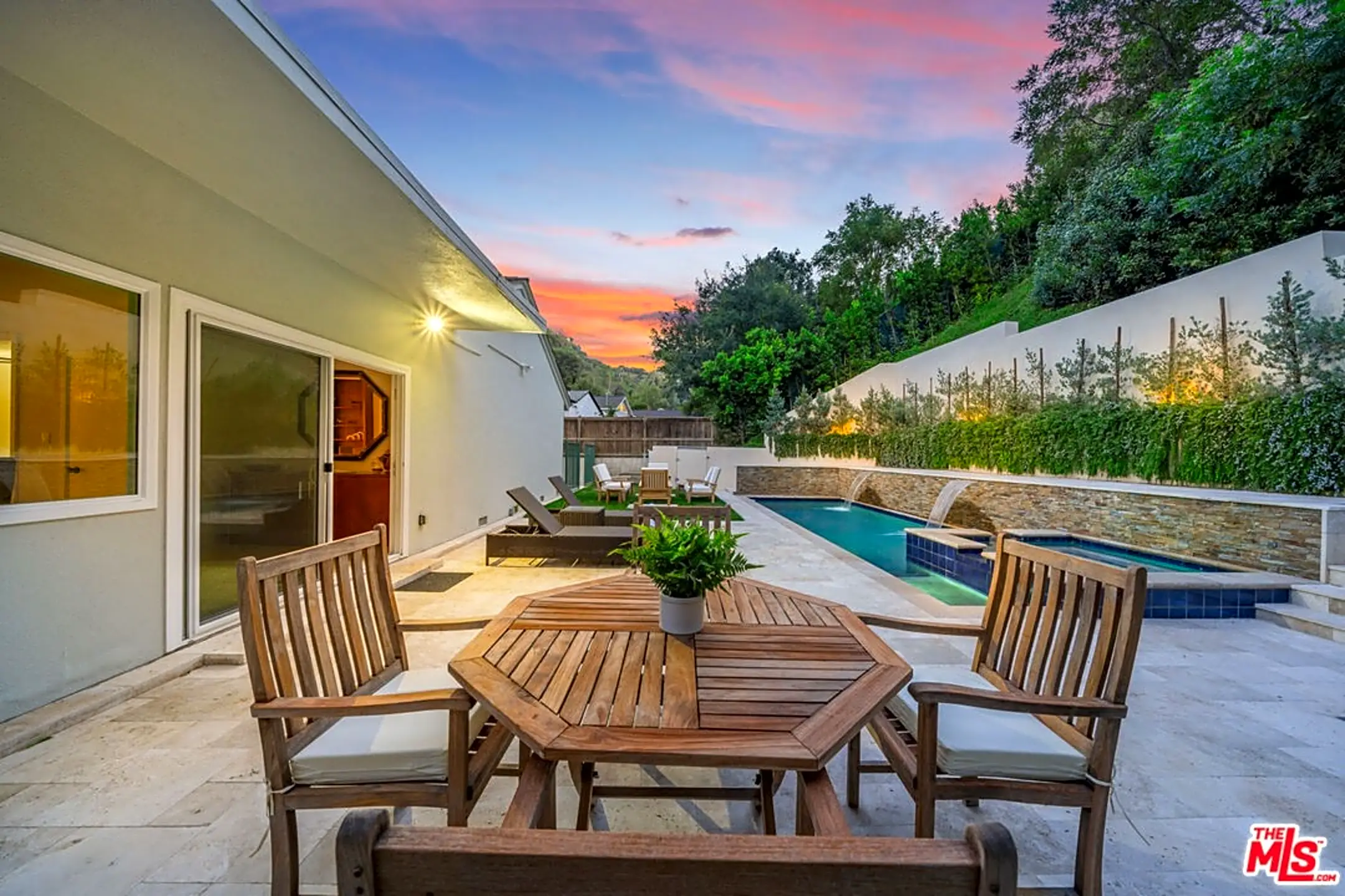 3771 Longview Valley Rd - Los Angeles, CA