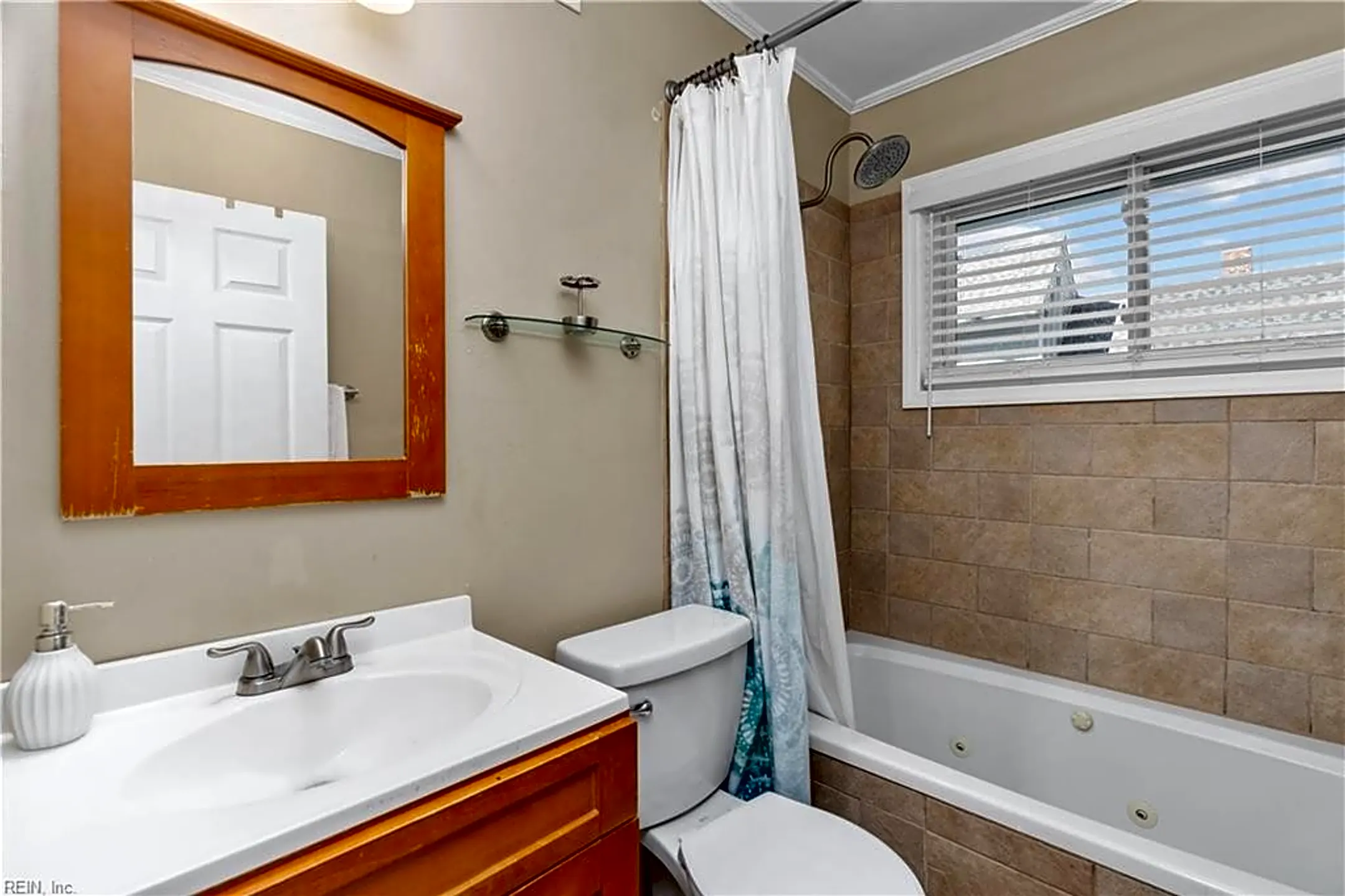Bathroom - 1920 Norview Ave - Norfolk, VA