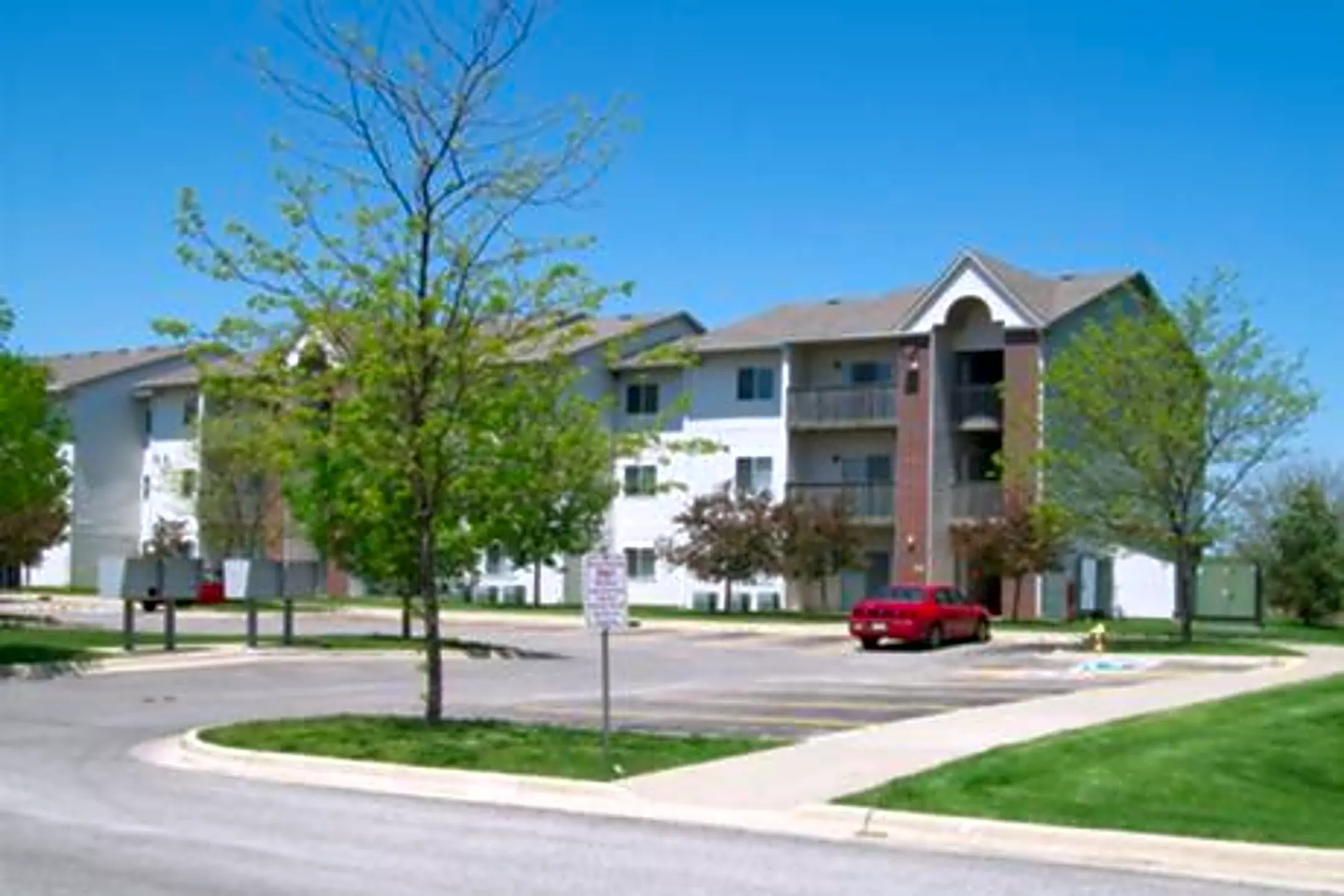 Pineview Apartments Waterloo, IA 50701