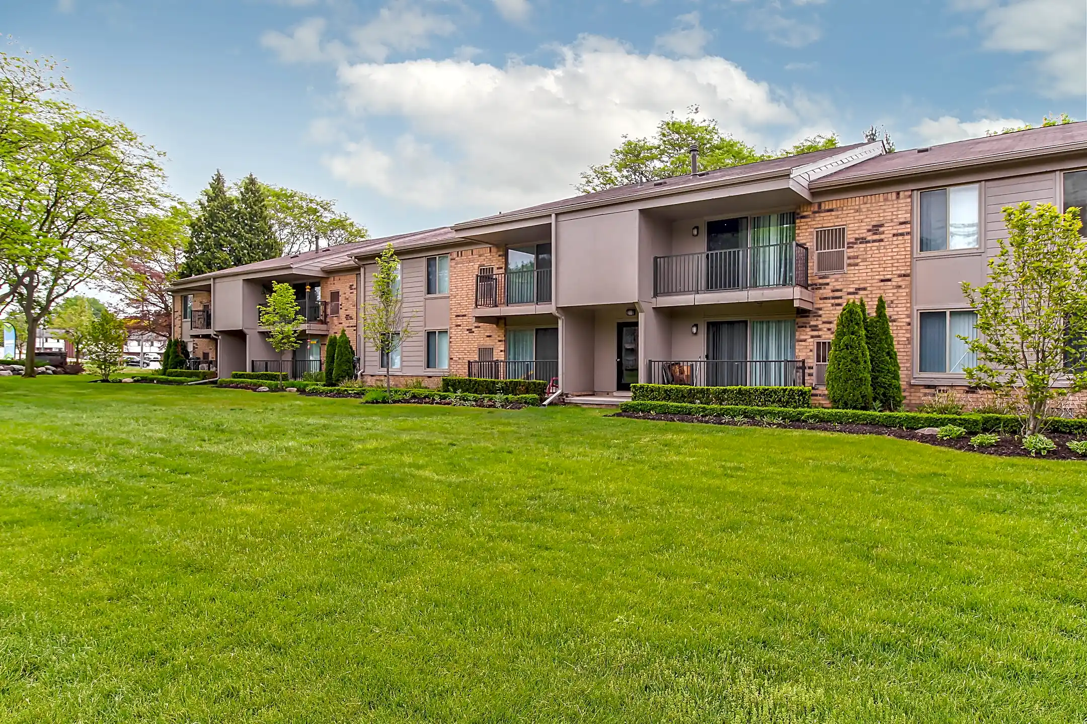 Timberlea Village 416 Timberlea Dr Rochester Hills, MI Apartments