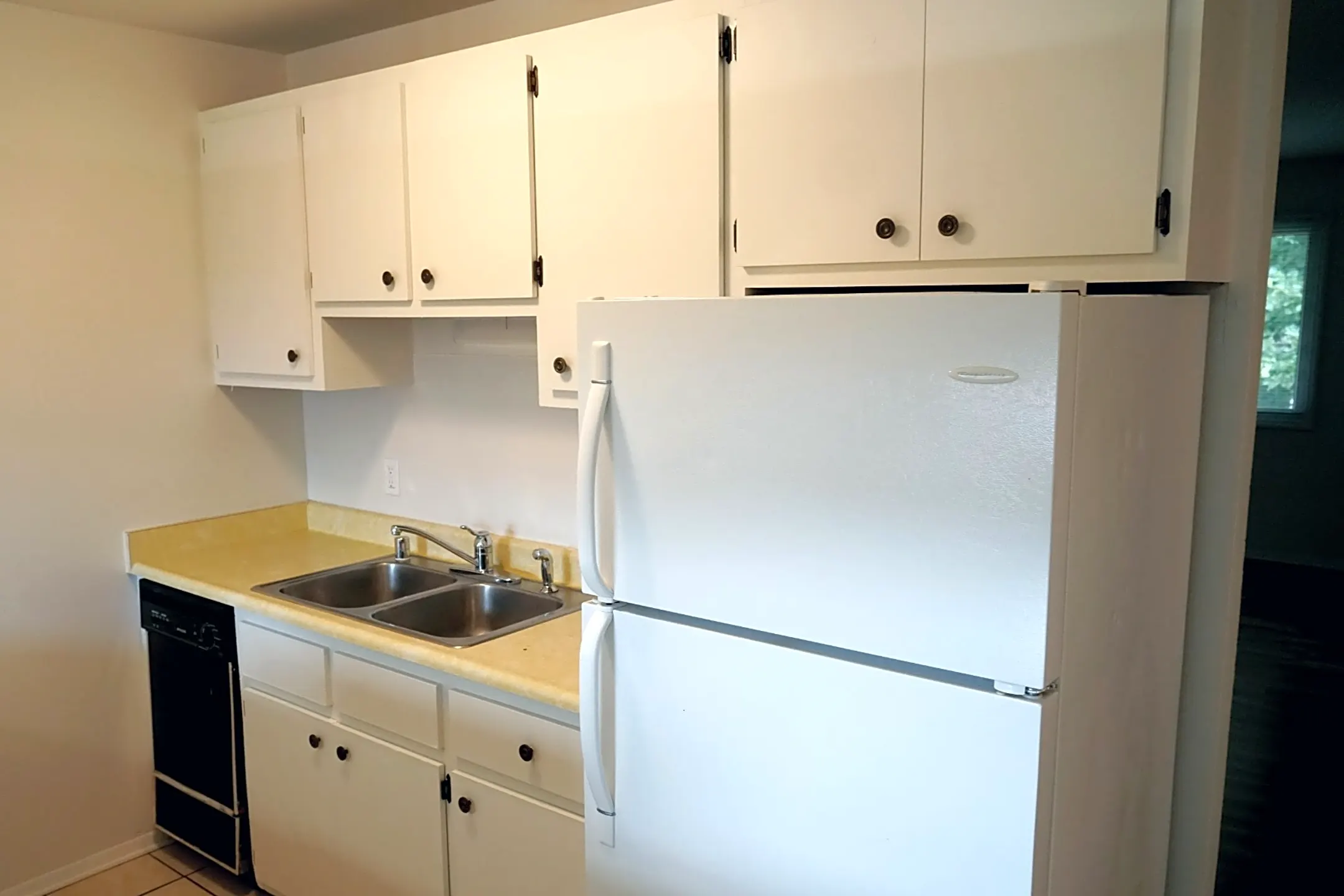 Parkside Townhomes 334 South Walker Way Sun Prairie, WI Apartments