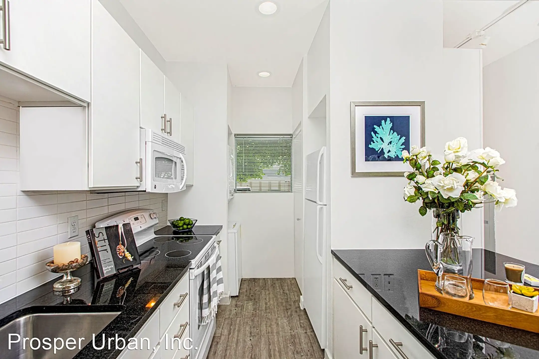 Kitchen - 1010 S. Flores St - San Antonio, TX