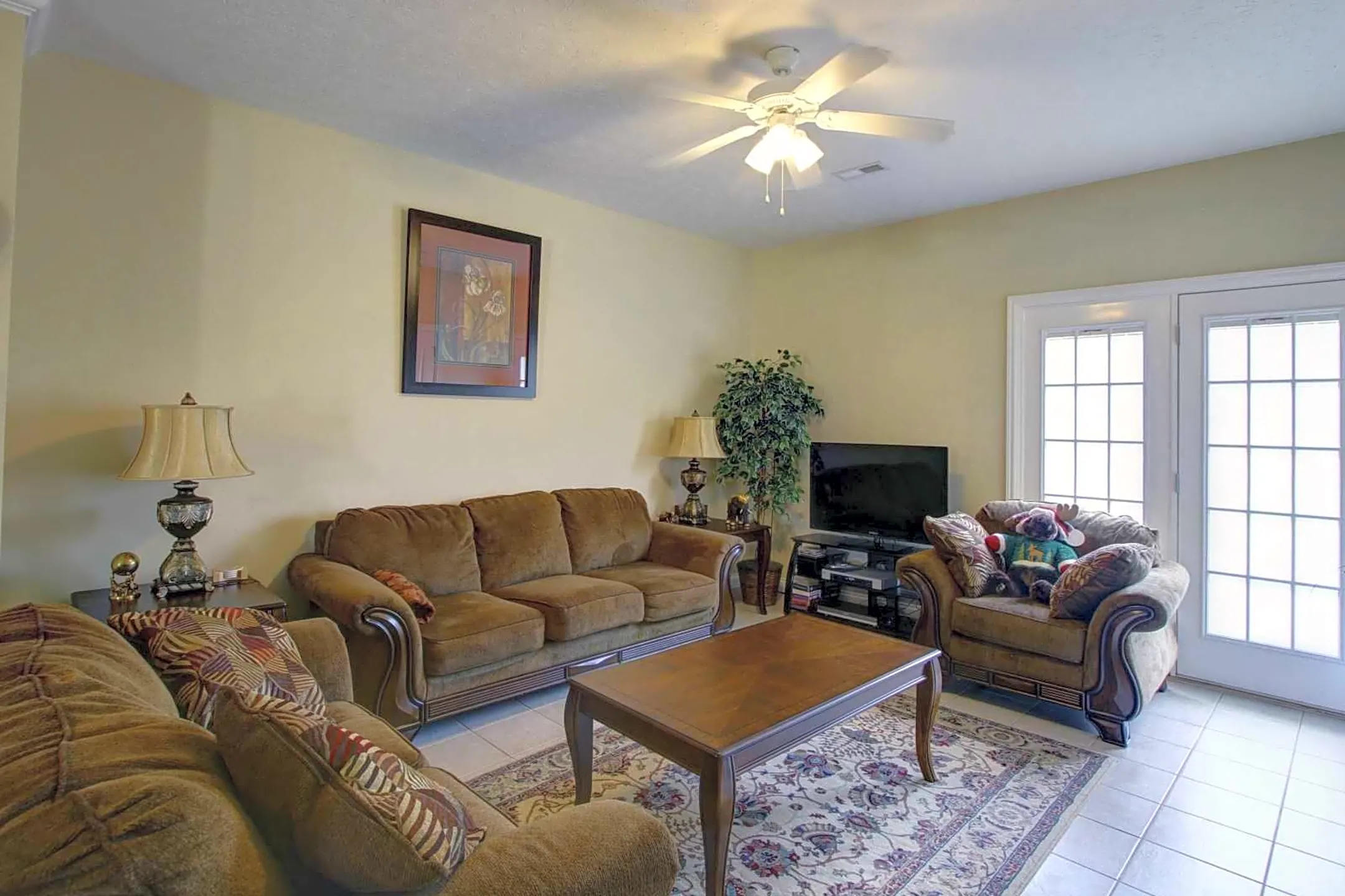 Living Room - Pin Oak Villas of Kentucky - Radcliff, KY