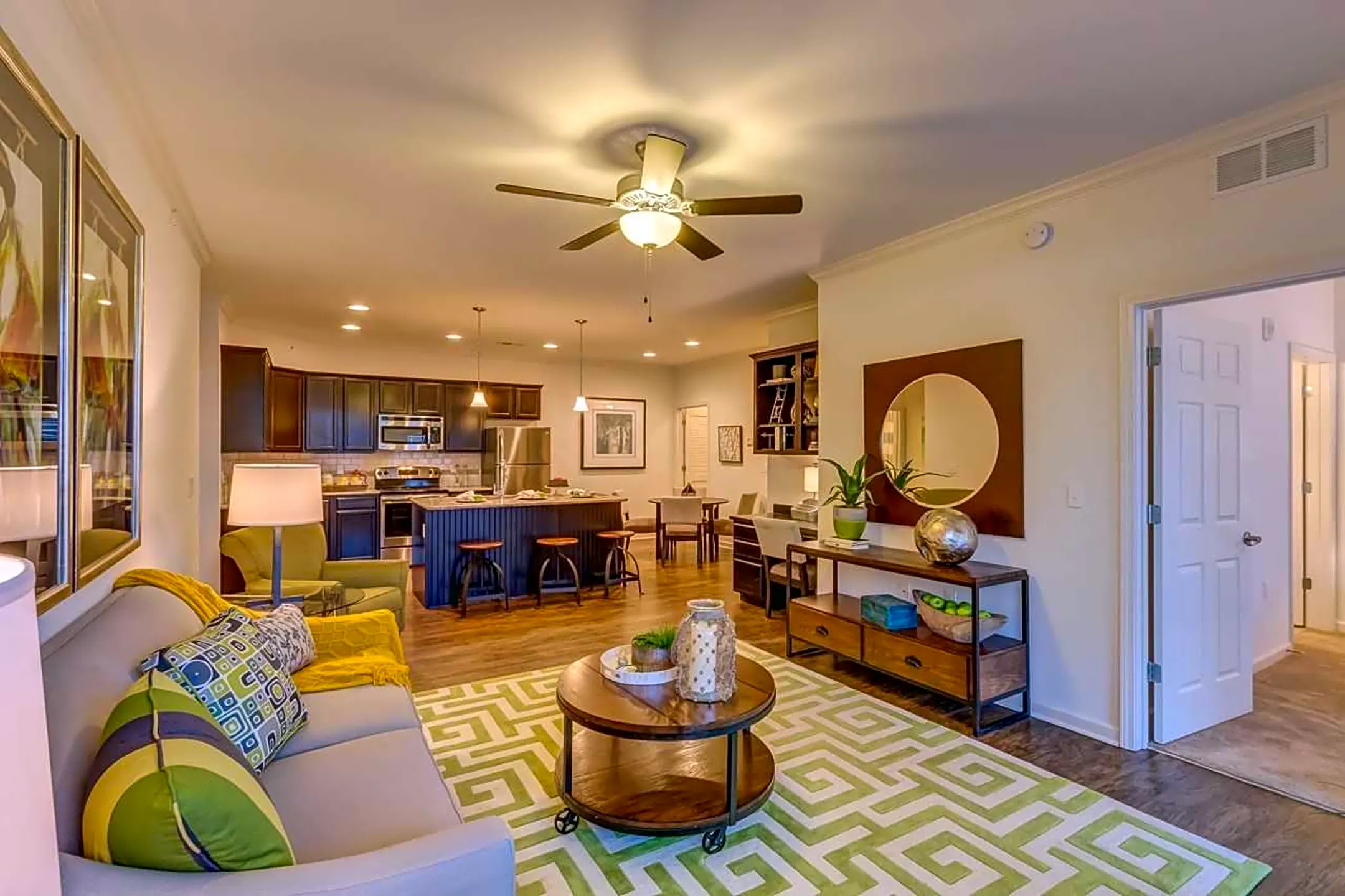 Living Room - The BLVD at Hays - Lexington, KY