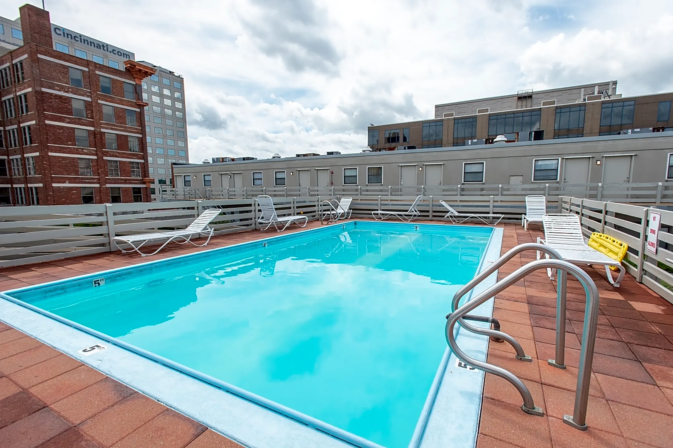Pool - Fourth & Plum Apartments - Cincinnati, OH
