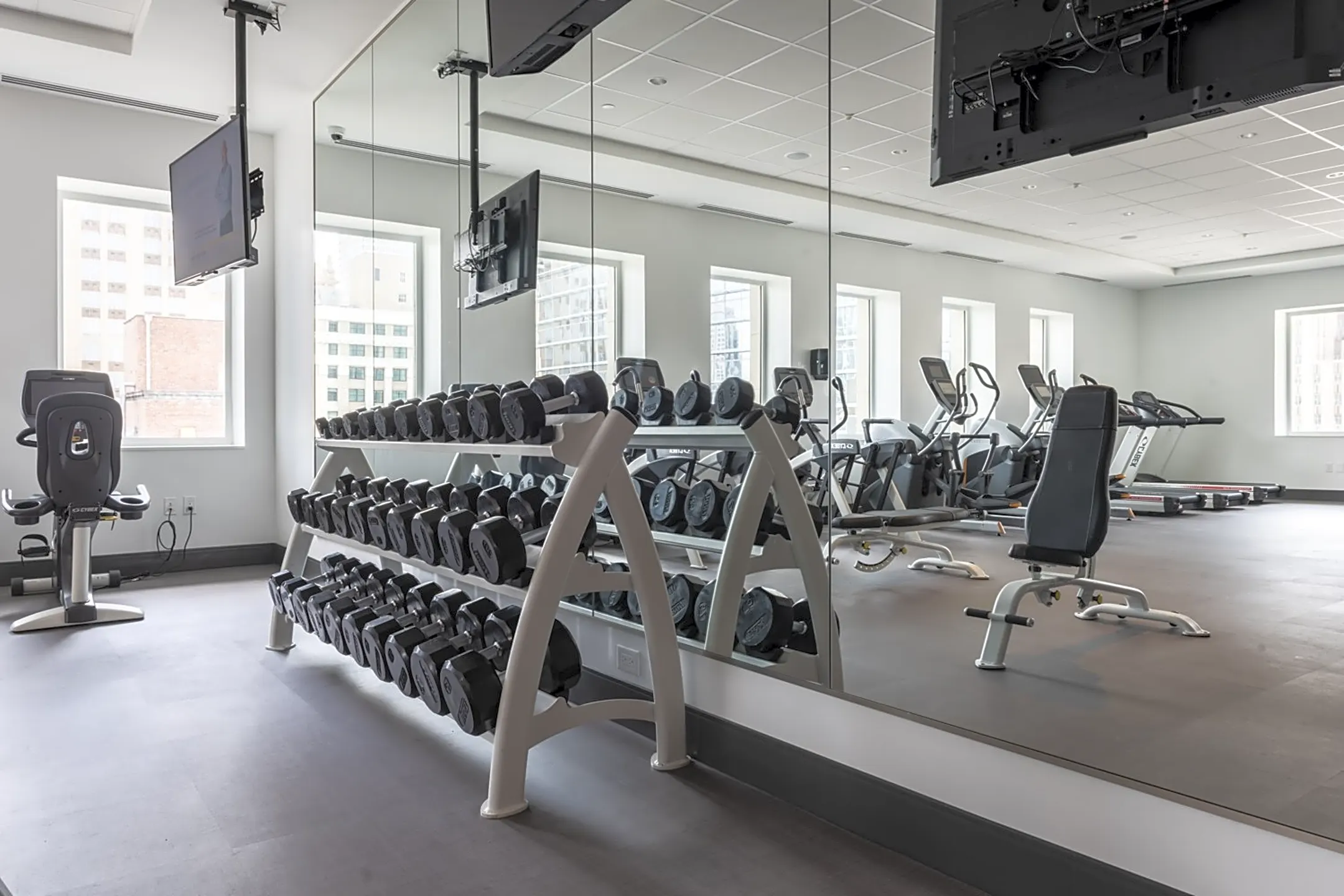 Fitness Weight Room - The Star Apartments - Houston, TX