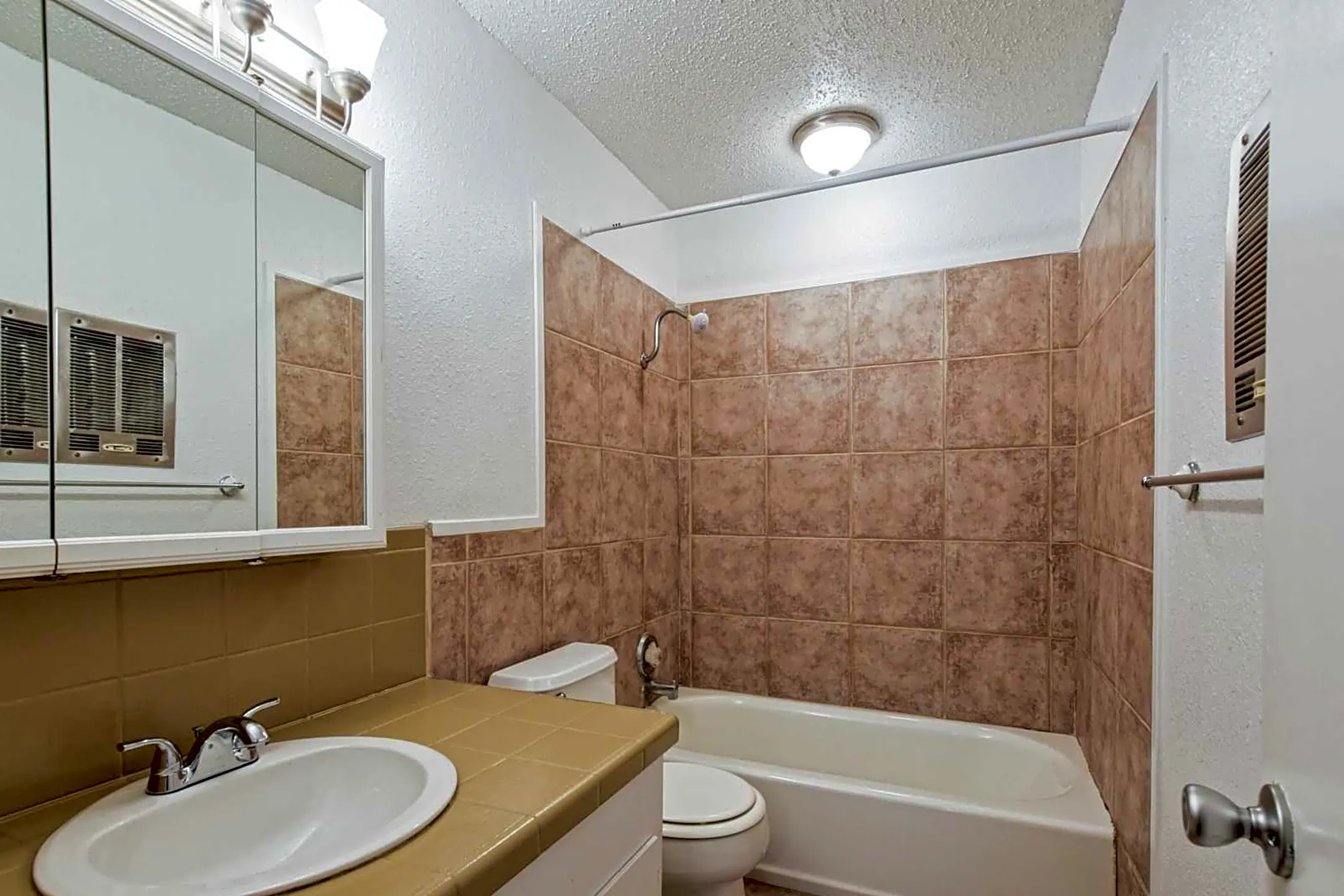 Bathroom - Chateau Santa Fe - Corpus Christi, TX