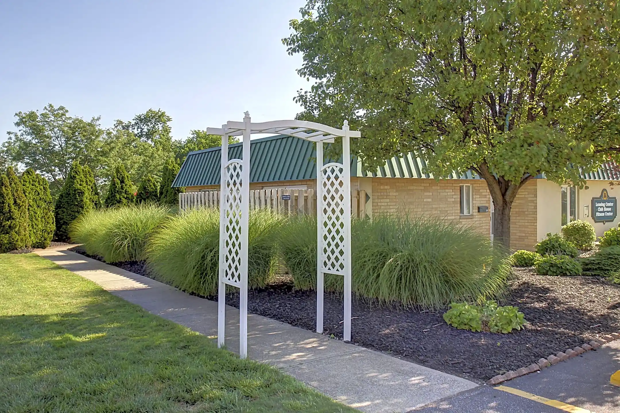 Royalton Greens 18572 Royalton Rd Strongsville, OH Apartments for