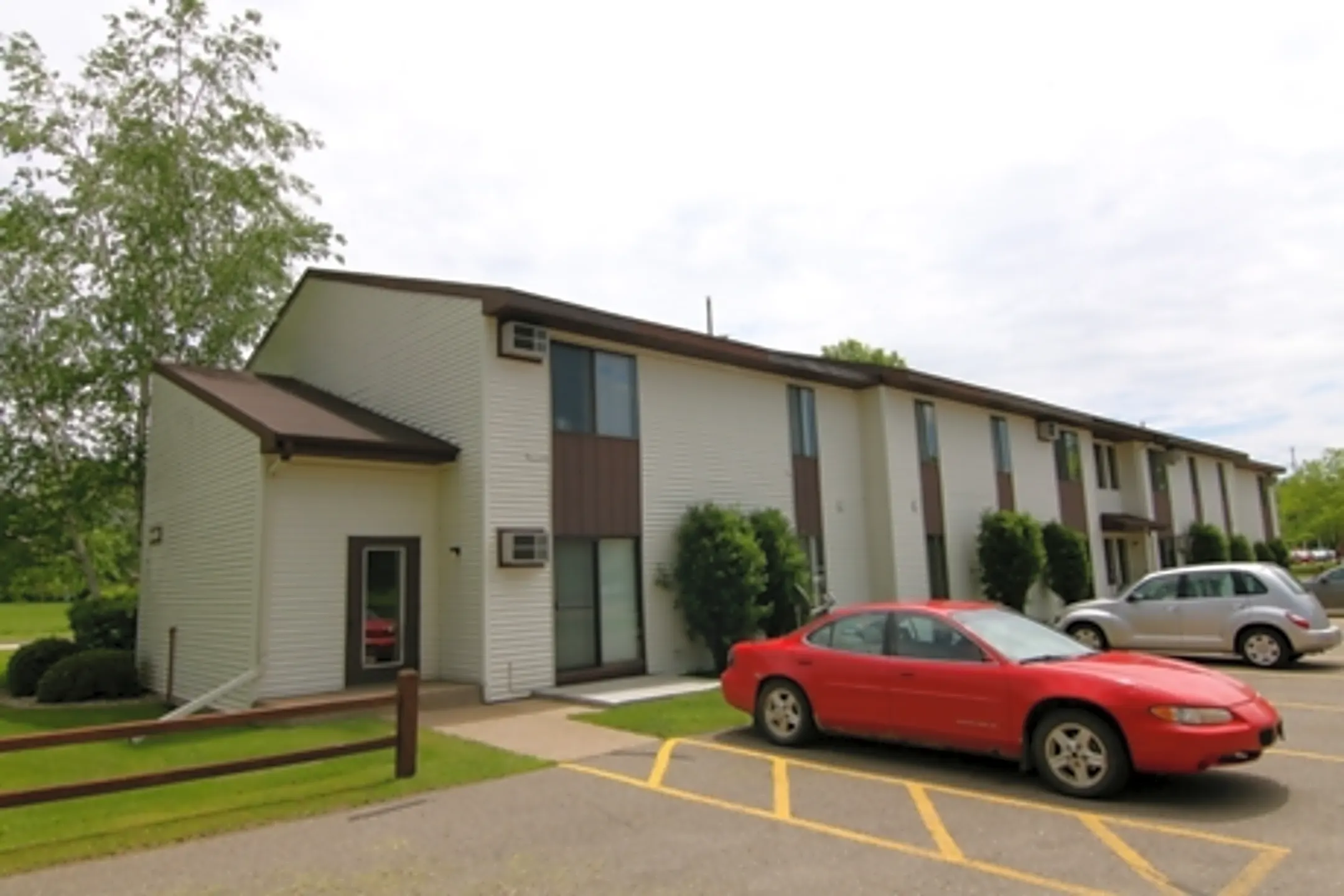 Manchester Court Apartments 1506 S Adams Ave Marshfield, WI for