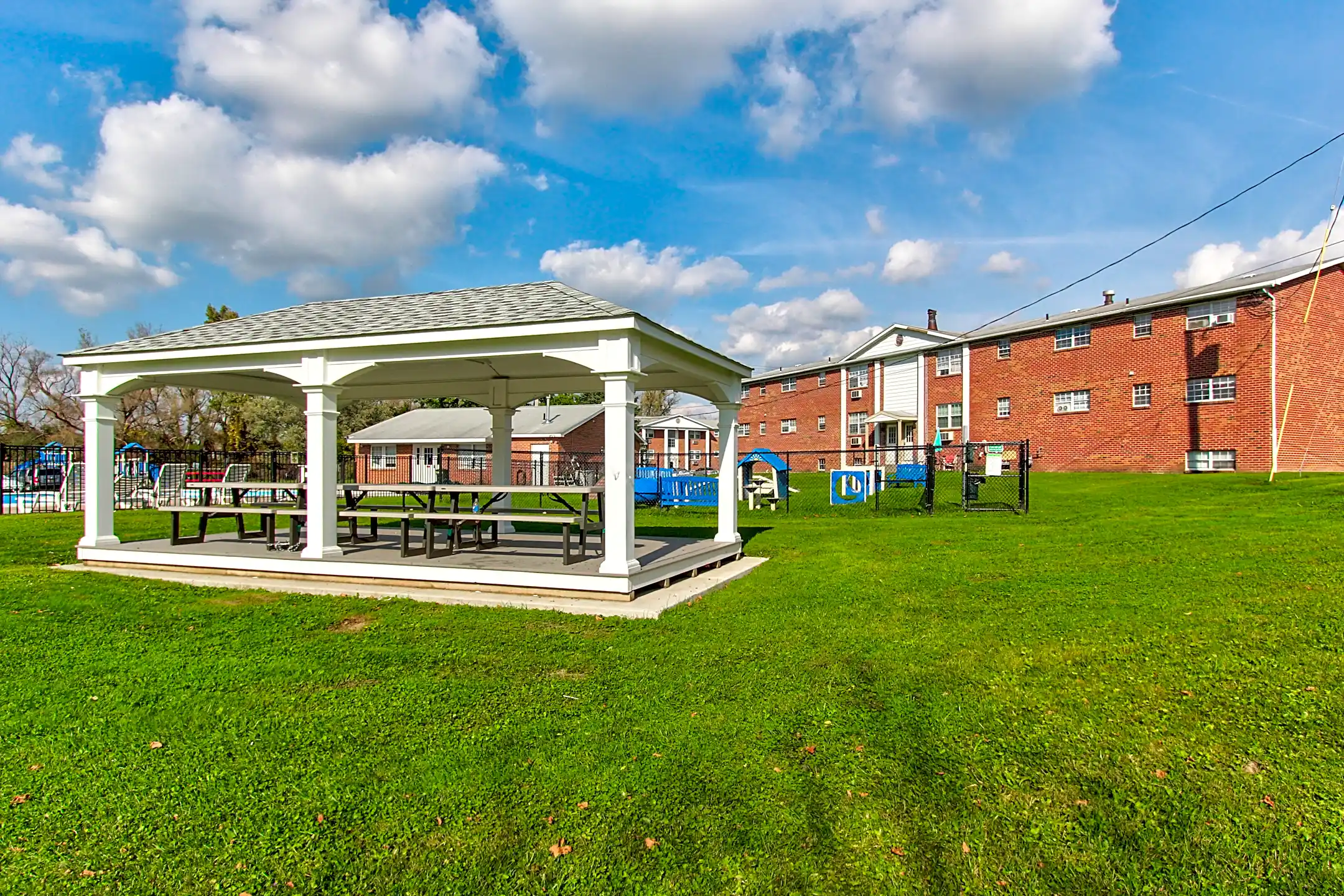 Orchard Estates 125 Roxboro Cir Mattydale, NY Apartments for Rent