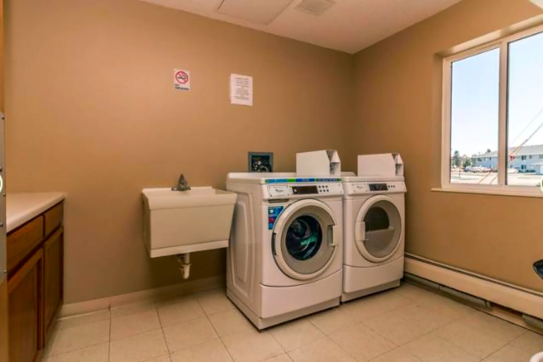 Onamia Town Square 204, 206, 208 Railroad Ave W Onamia, MN