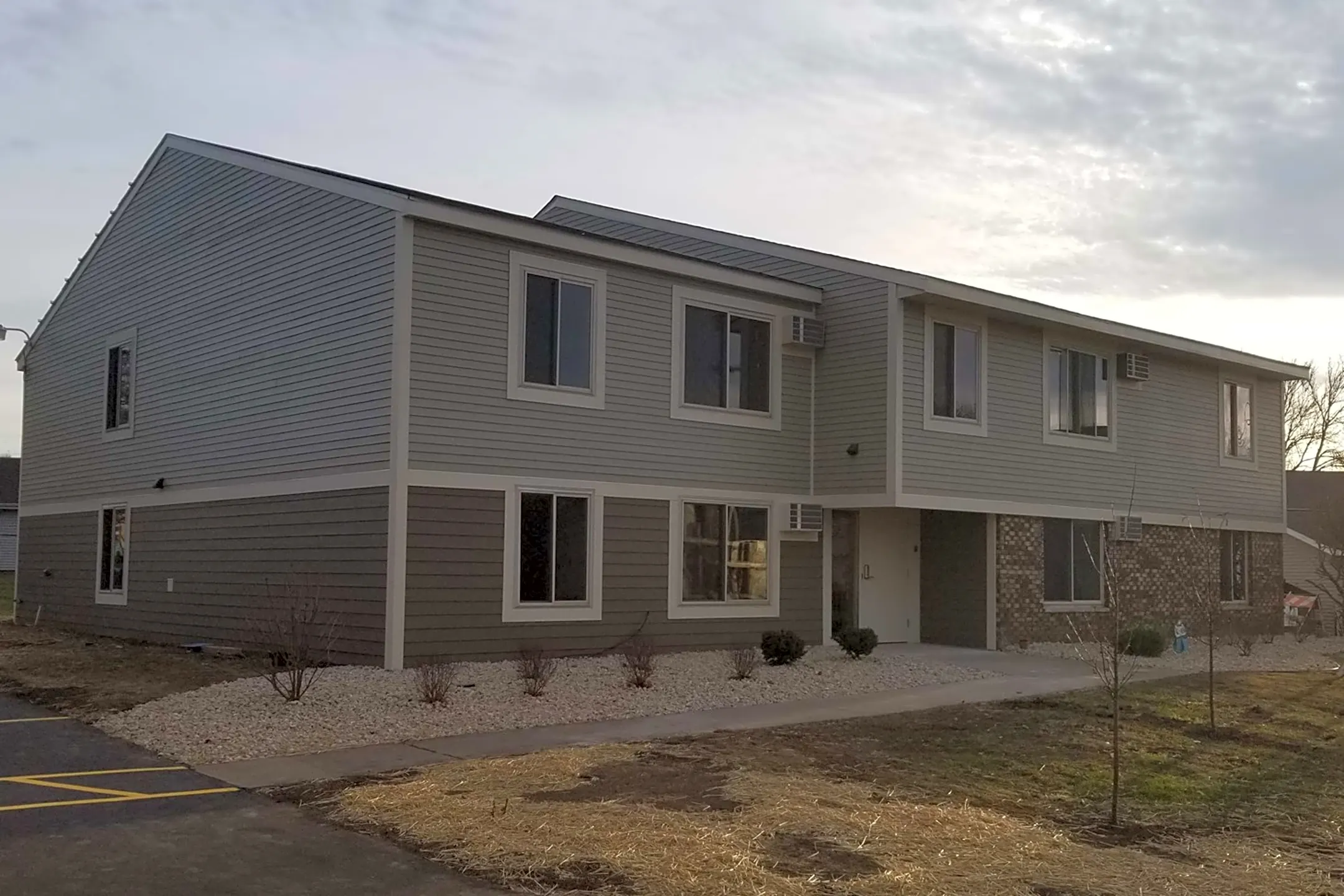 Yahara Village 16011649 Vernon St Stoughton, WI Apartments for