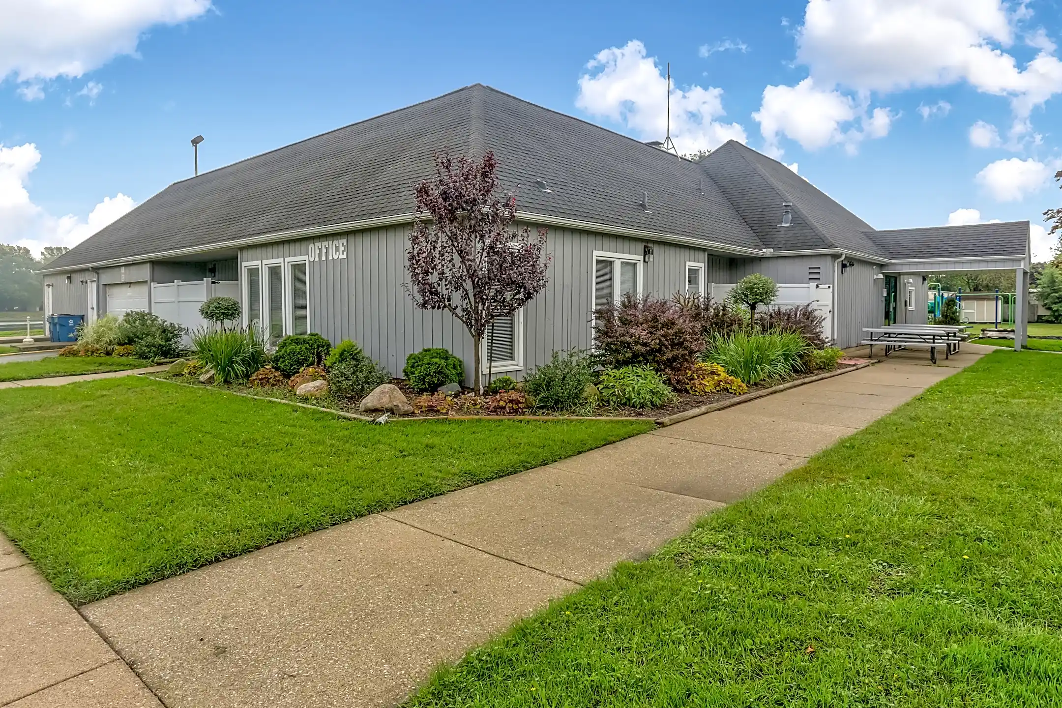 Village Green 1434 Fallcreek Drive Mishawaka, IN Houses for Rent