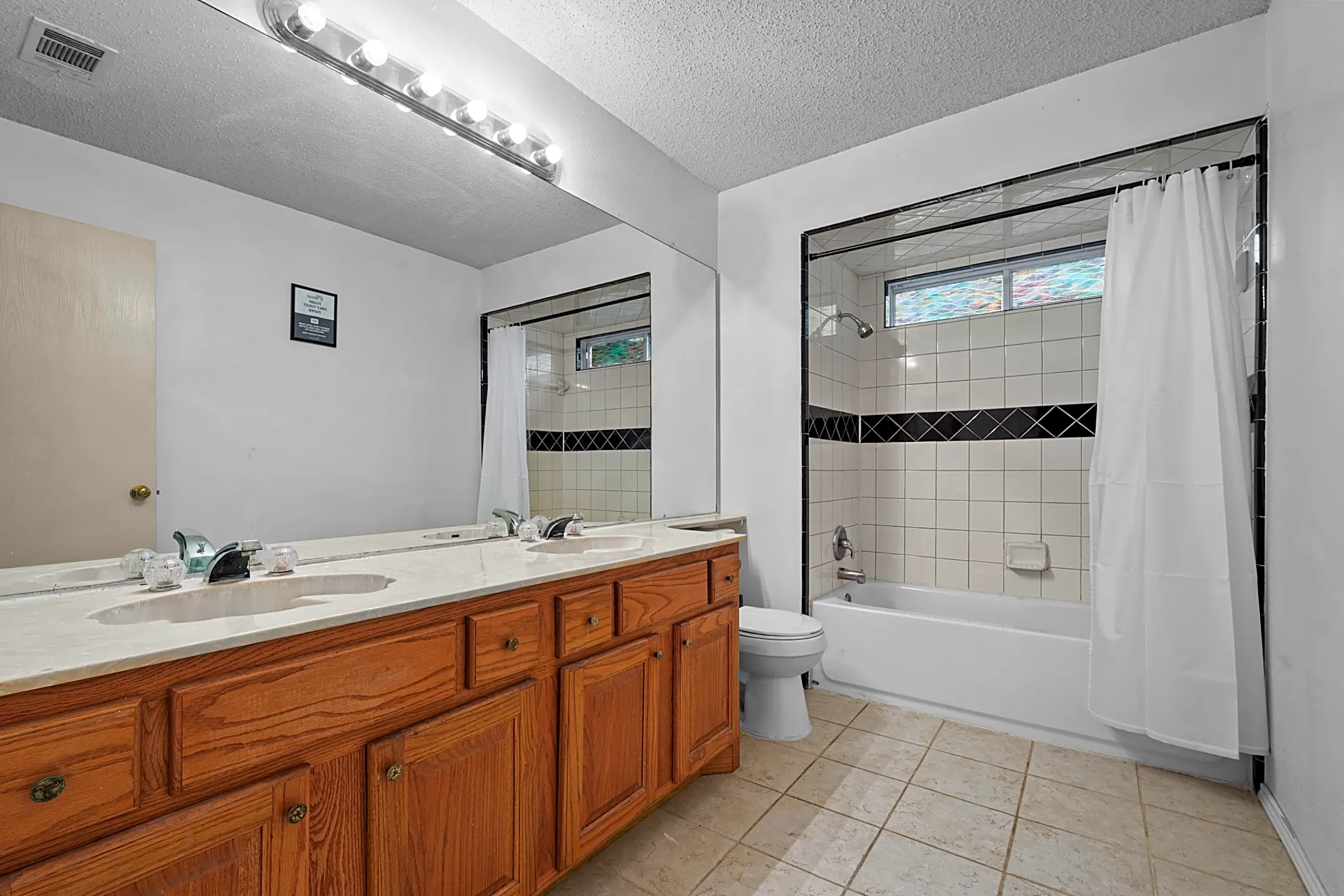 Bathroom - 4103 Emerson Dr - Grand Prairie, TX