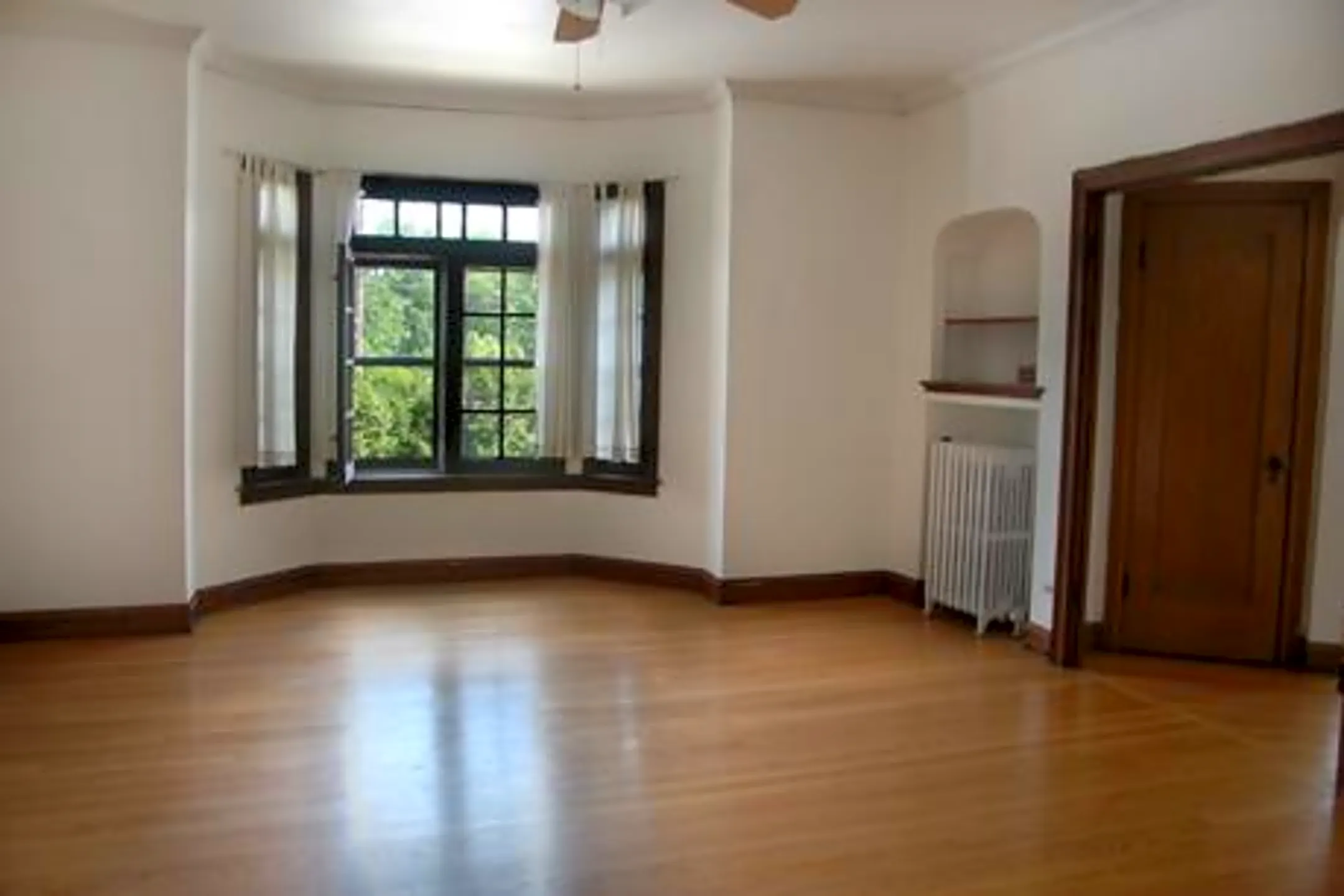 FlossMoor Building 1038 Sterling Ave Flossmoor, IL Apartments for