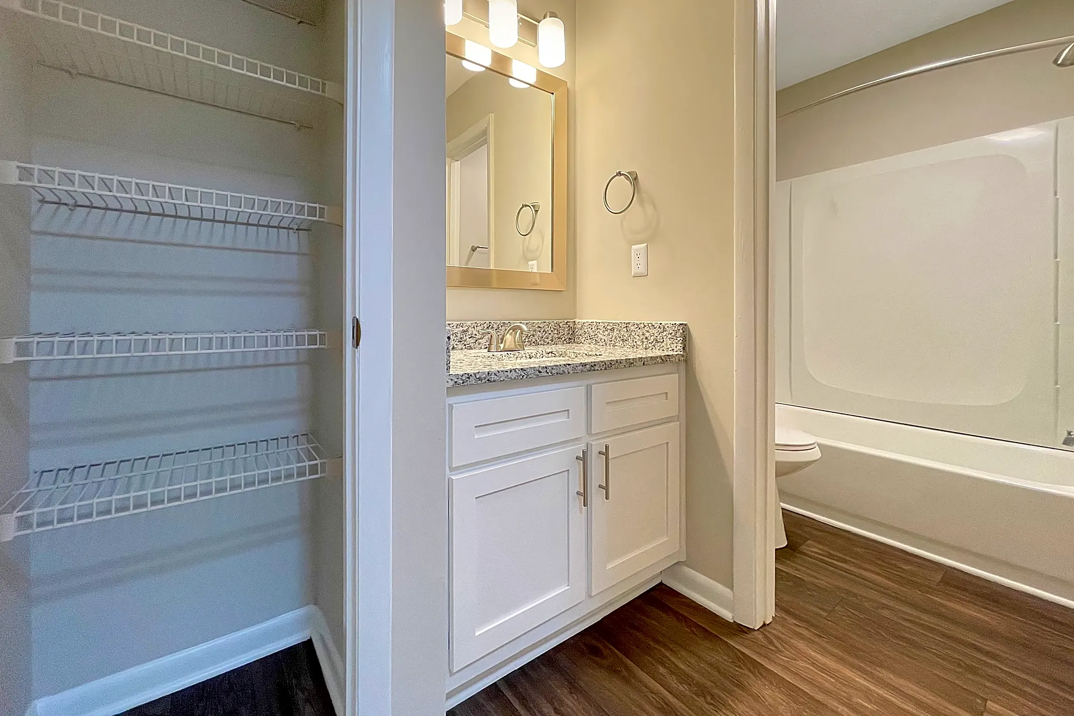 Wendover River Oaks 1 River Oaks Dr Greensboro, NC Apartments for