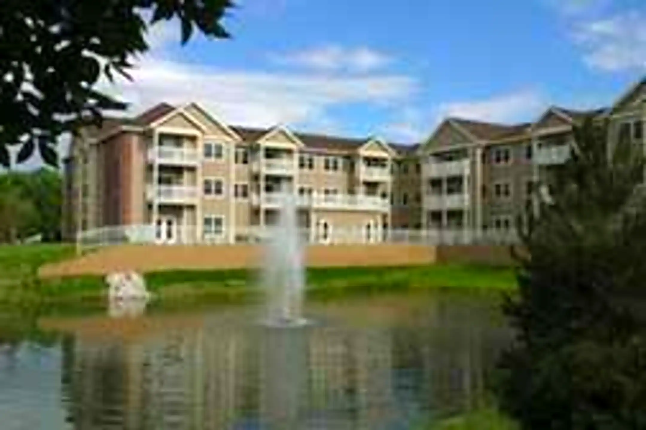 Willowbrook Place 205 Green Bay Rd Thiensville, WI Apartments for