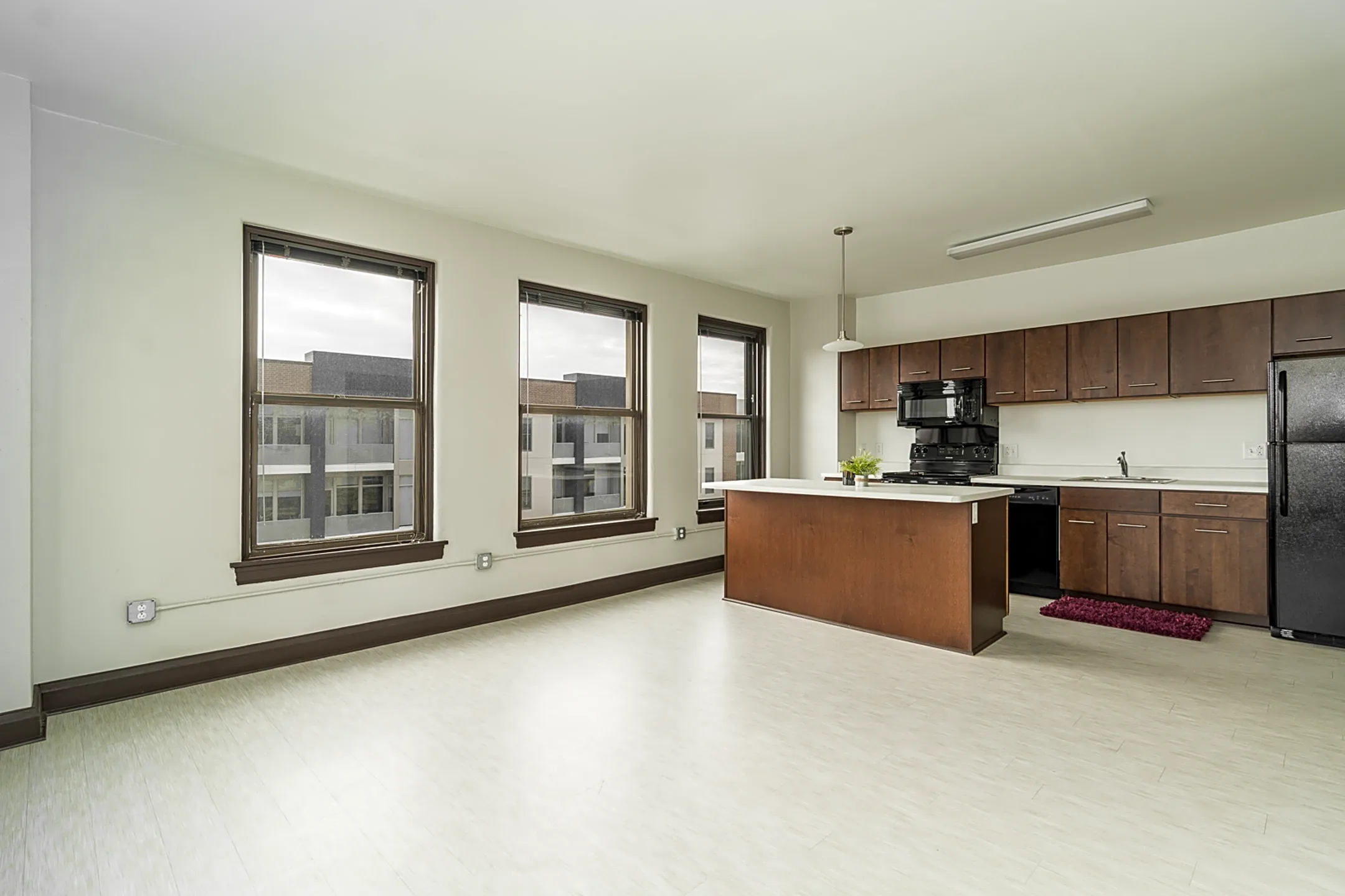 Kitchen - The Randolph Apartments - Des Moines, IA