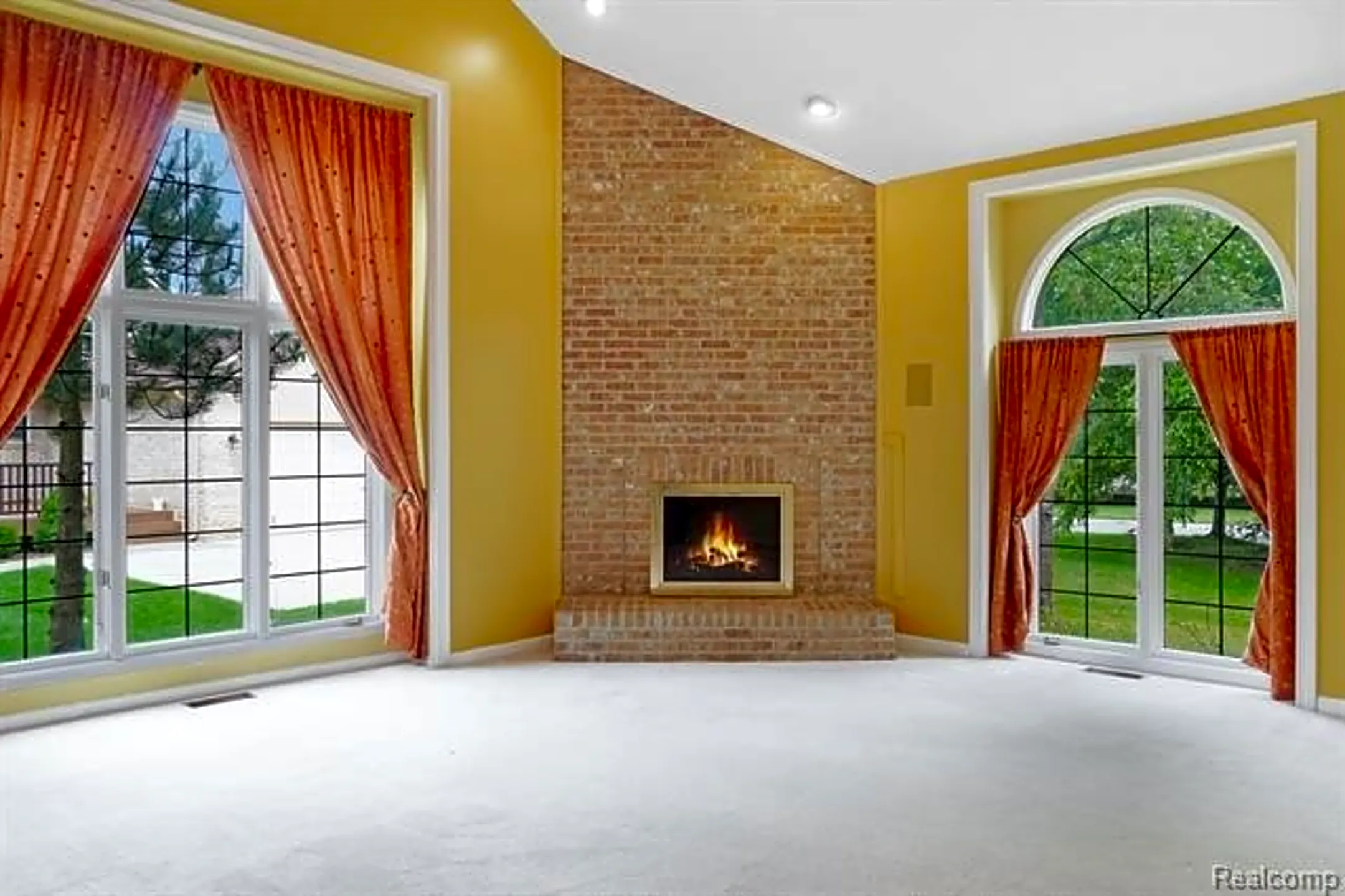 Living Room - 6017 Christina Dr - West Bloomfield, MI