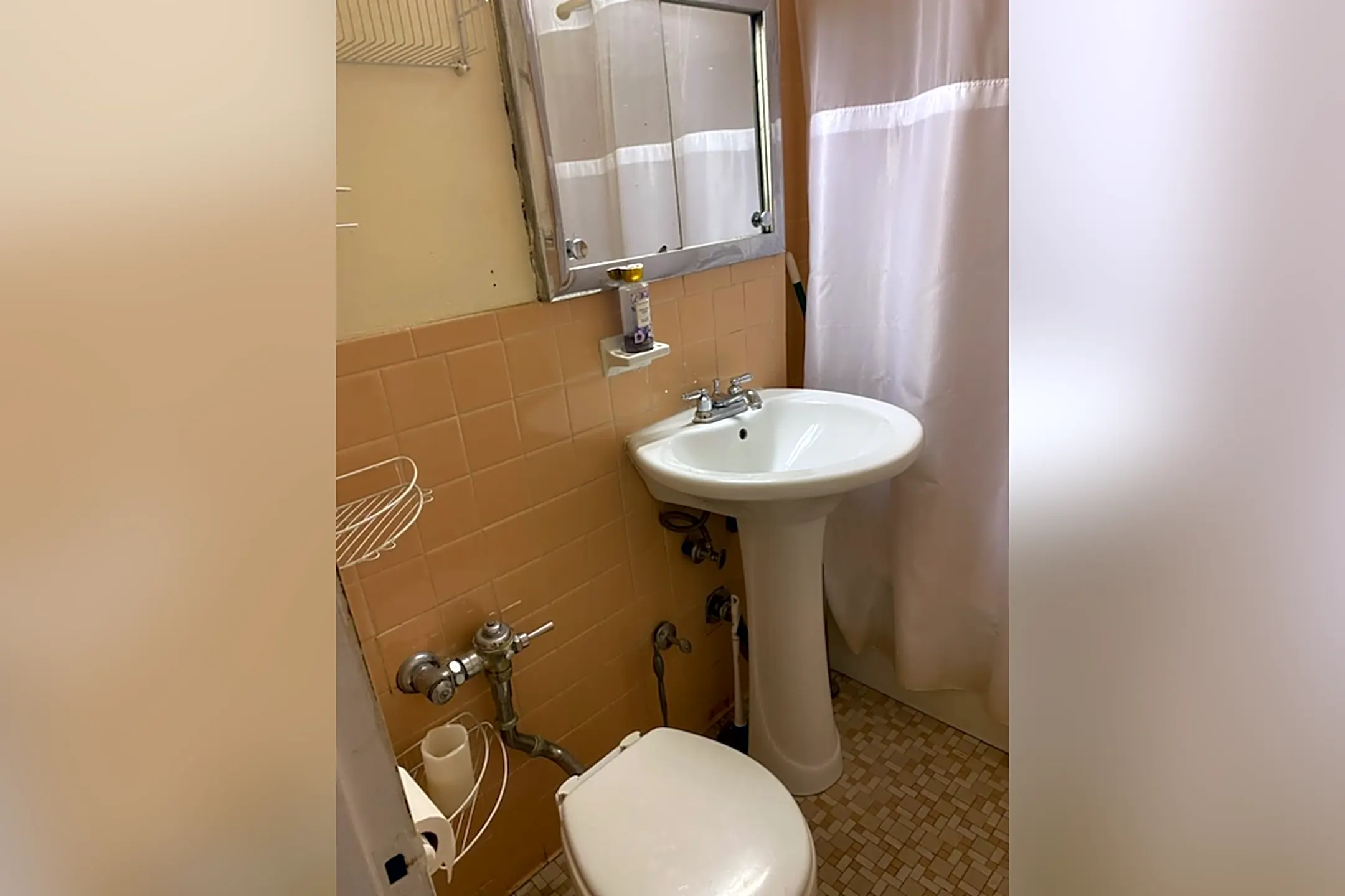 4420 Douglaston Pkwy 4420 Douglaston Pkwy unit 2C Queens, NY