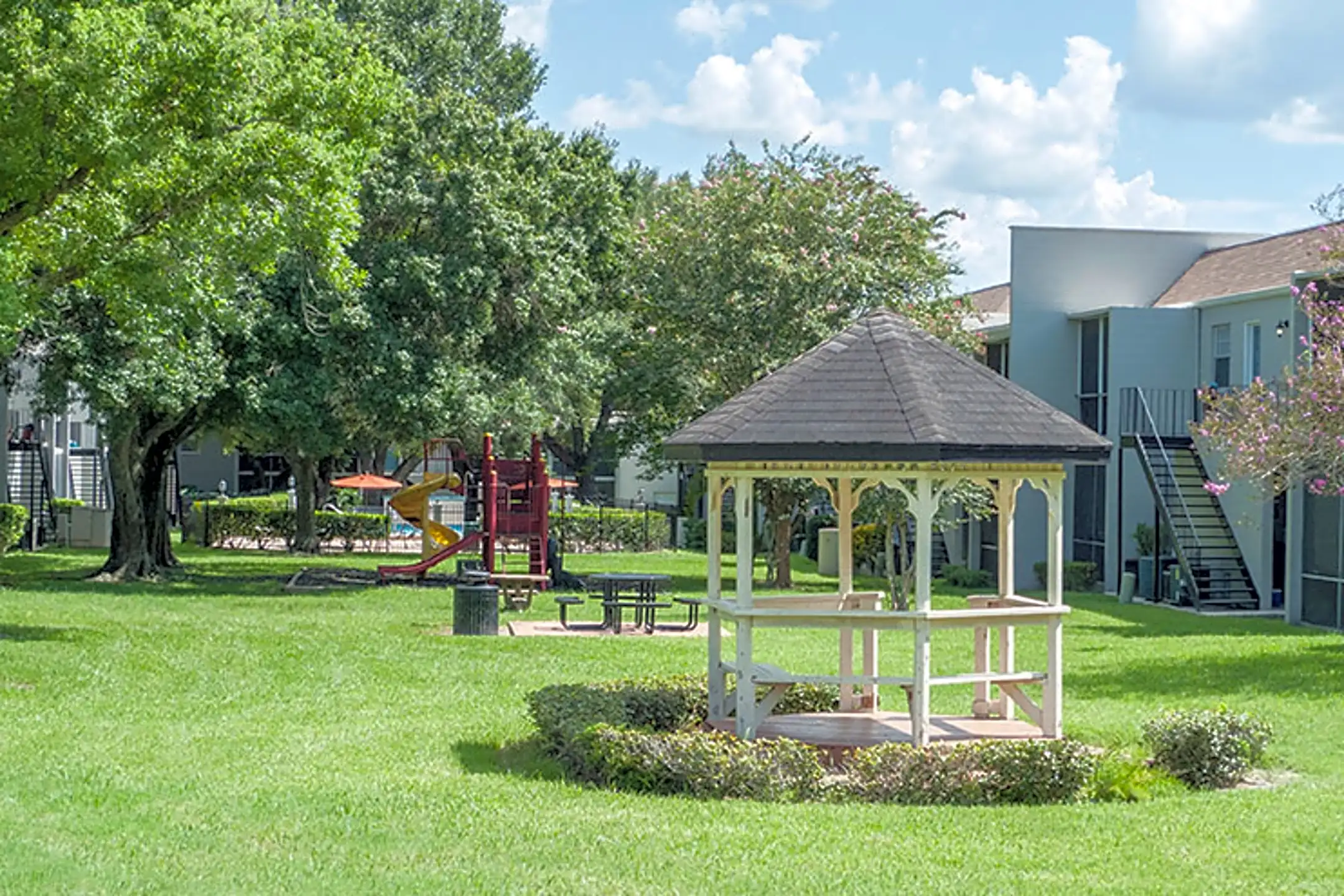 Fountain Square Apartments 225 E Edgewood Dr Lakeland, FL