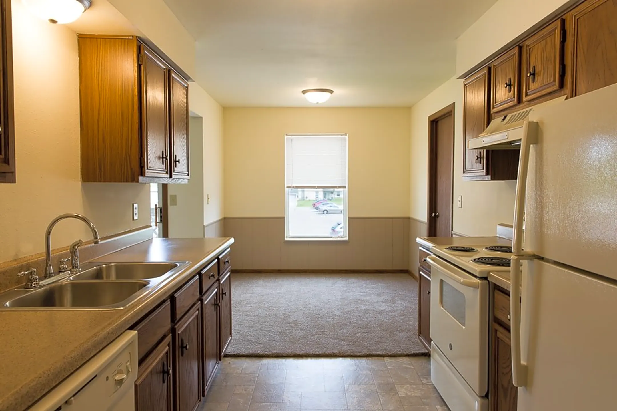 Kitchen - Woodfield Apartments - Grand Rapids, MI