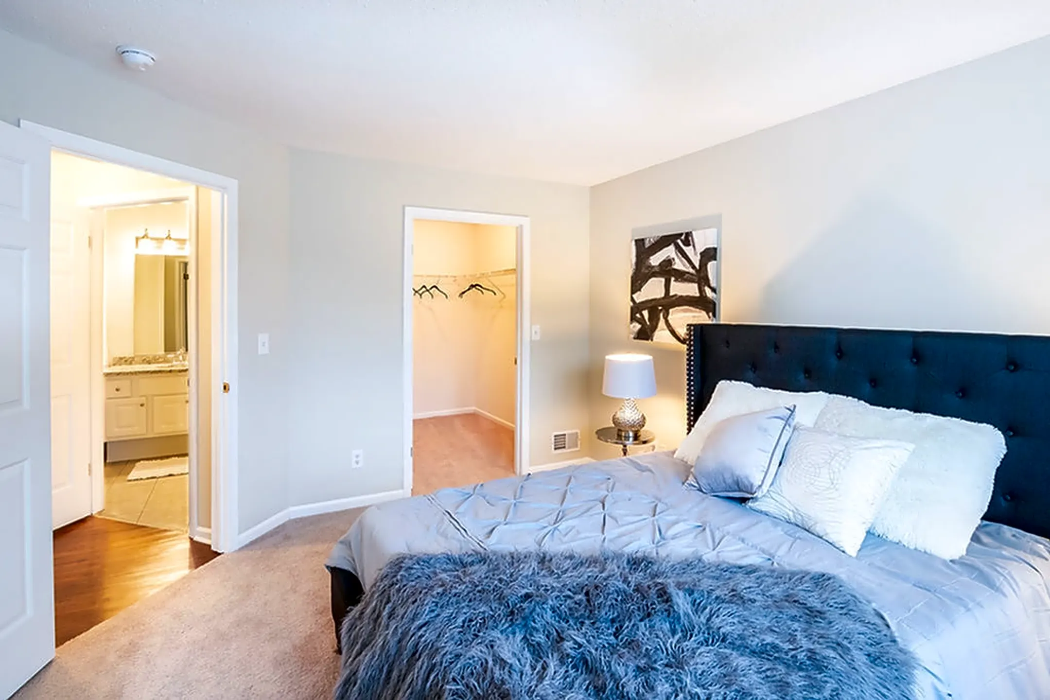 Bedroom - Autumn Creek Apartments - East Amherst, NY